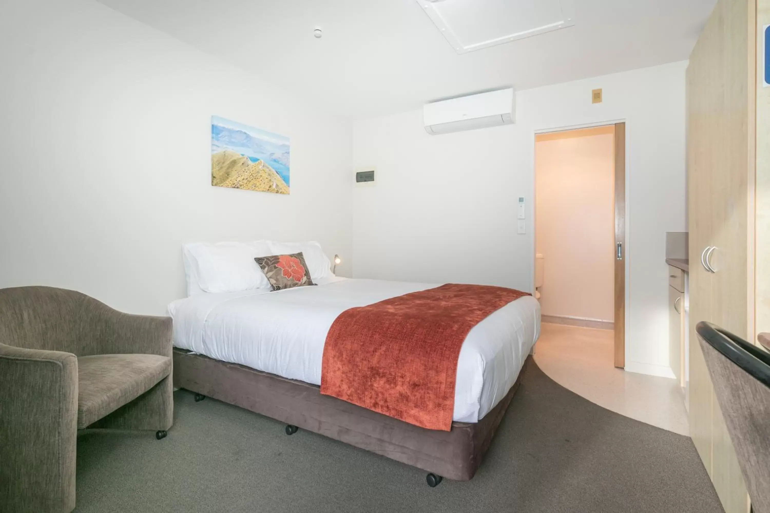 Photo of the whole room, Bed in Bella Vista Motel Lake Wanaka