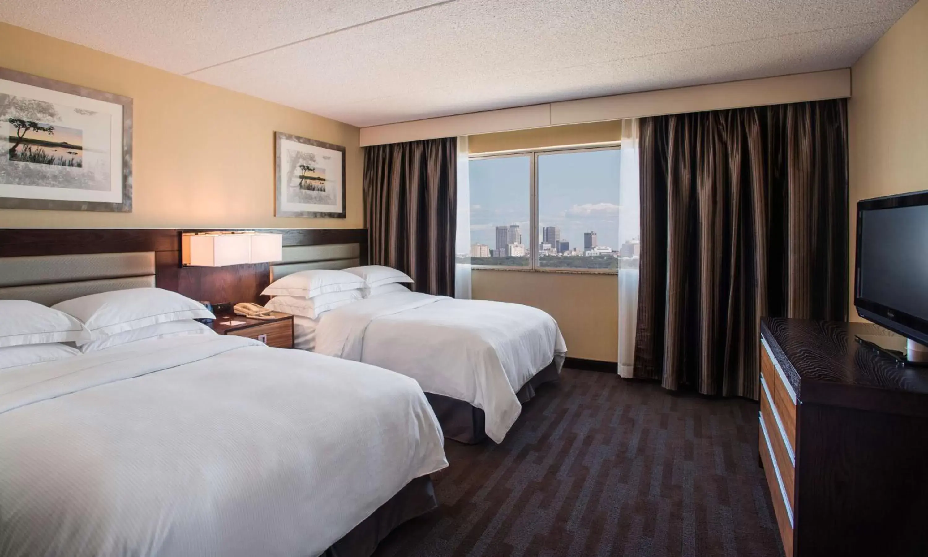 Bedroom, Bed in Hilton Winnipeg Airport Suites