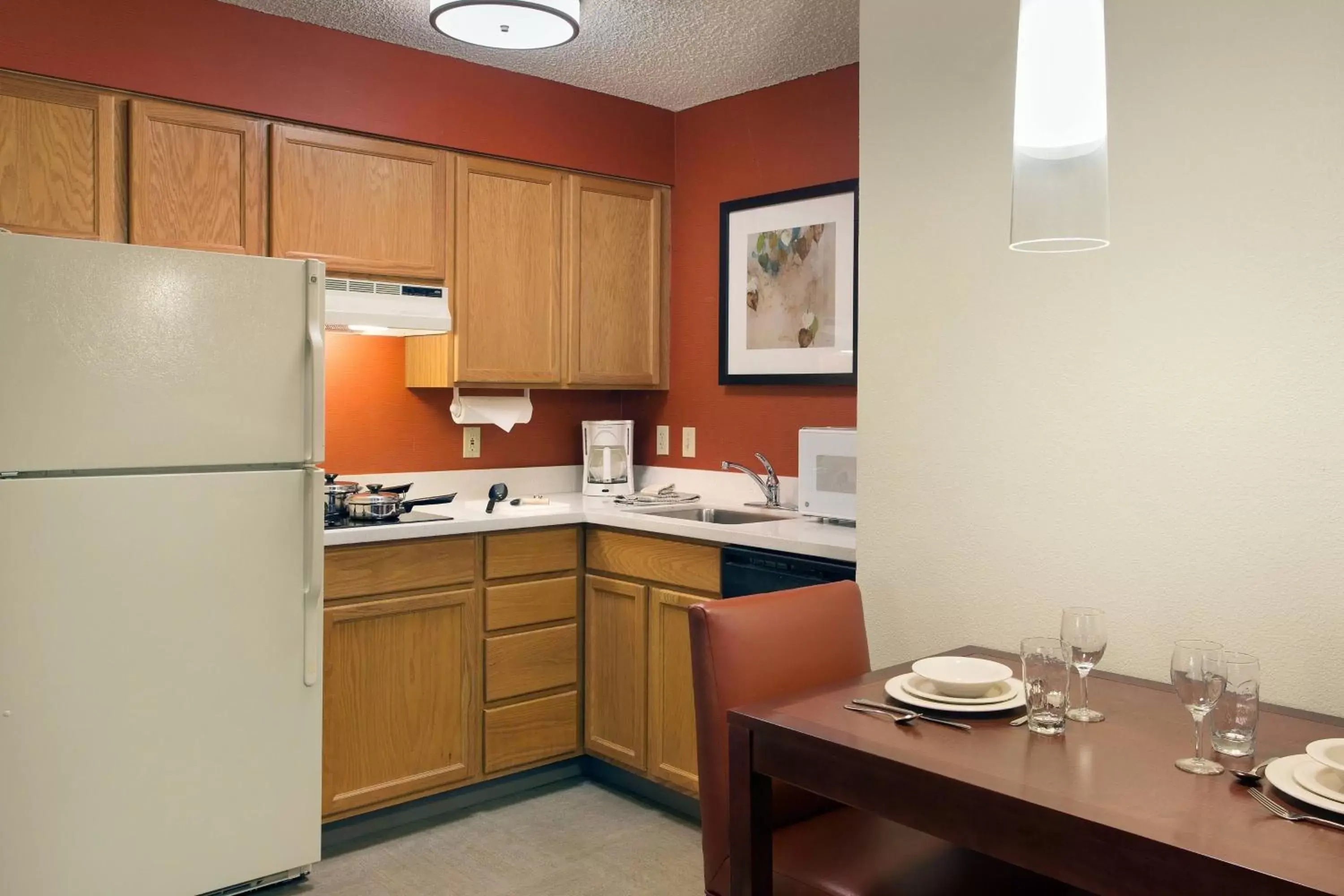 Bedroom, Kitchen/Kitchenette in Residence Inn Salt Lake City Cottonwood