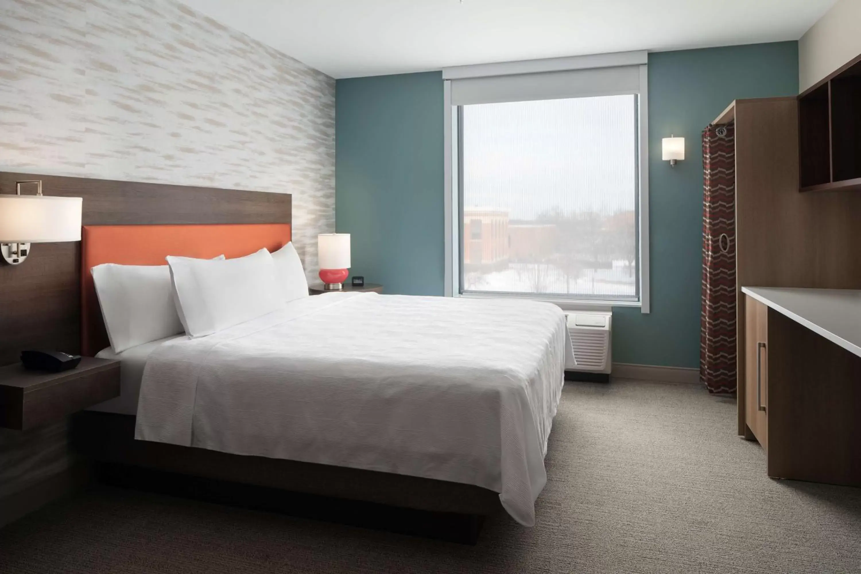 Bed in Home2 Suites by Hilton Des Moines at Drake University