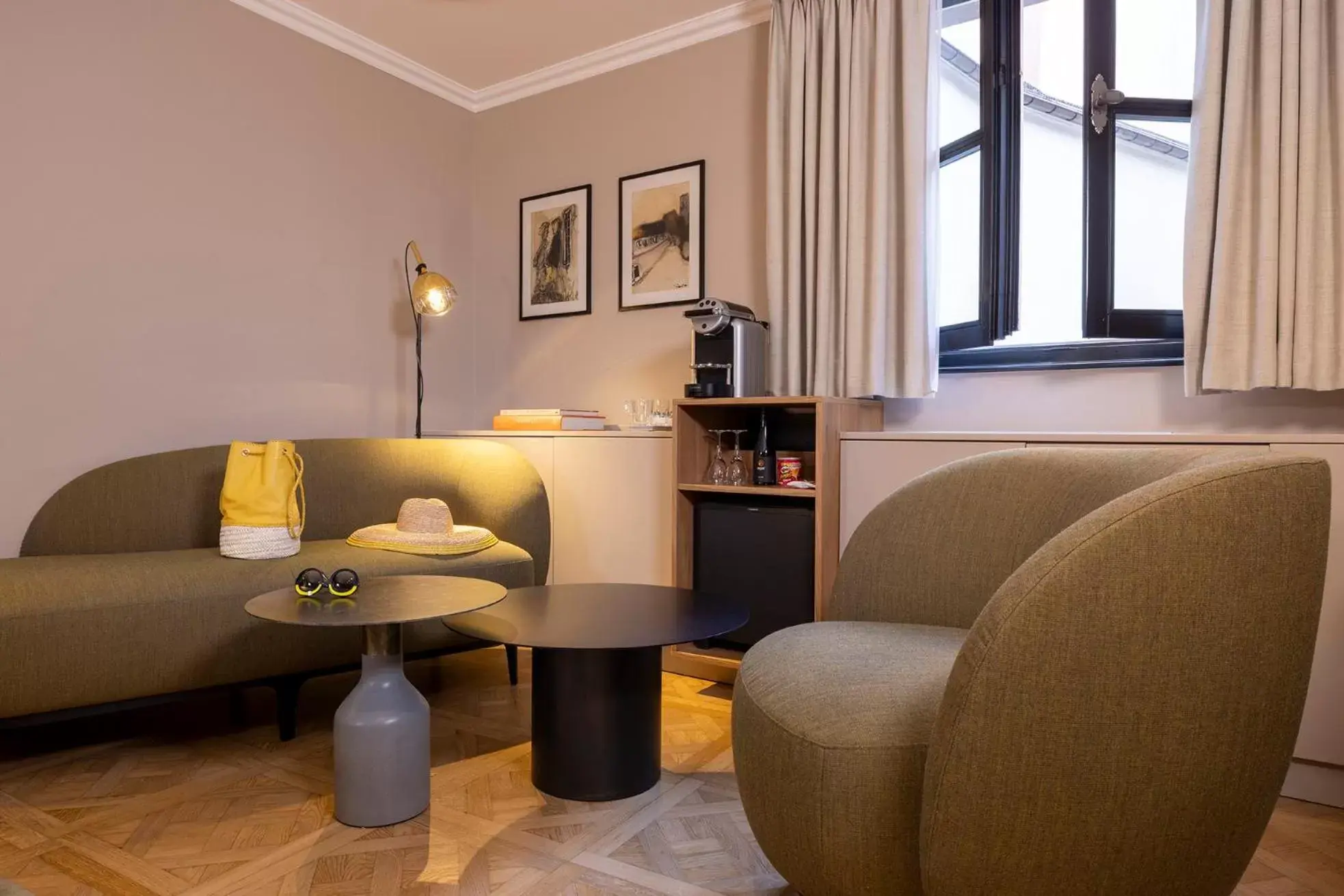 Bedroom, Seating Area in Hotel Le Colombier