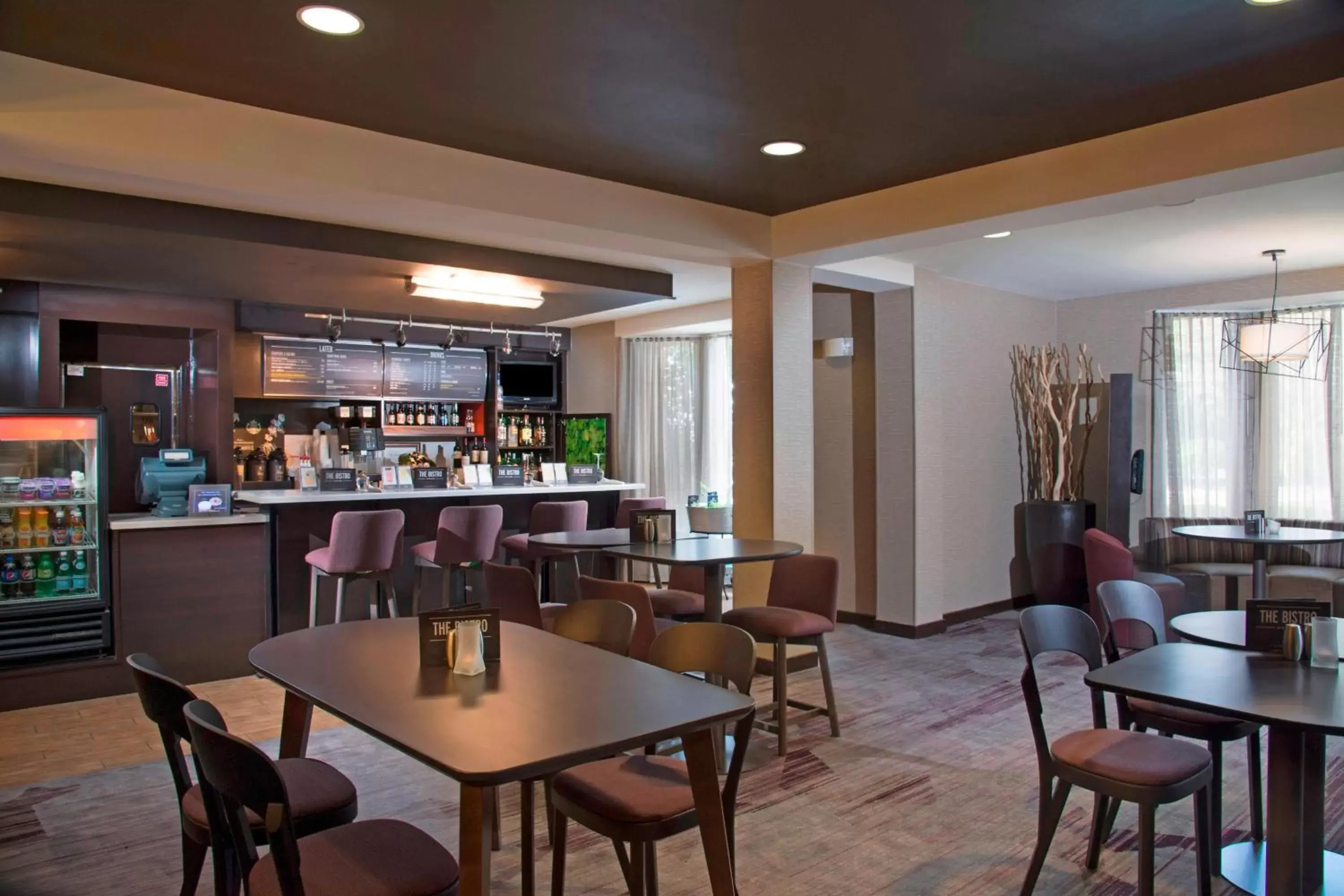 Restaurant/places to eat, Lounge/Bar in Courtyard by Marriott Dothan
