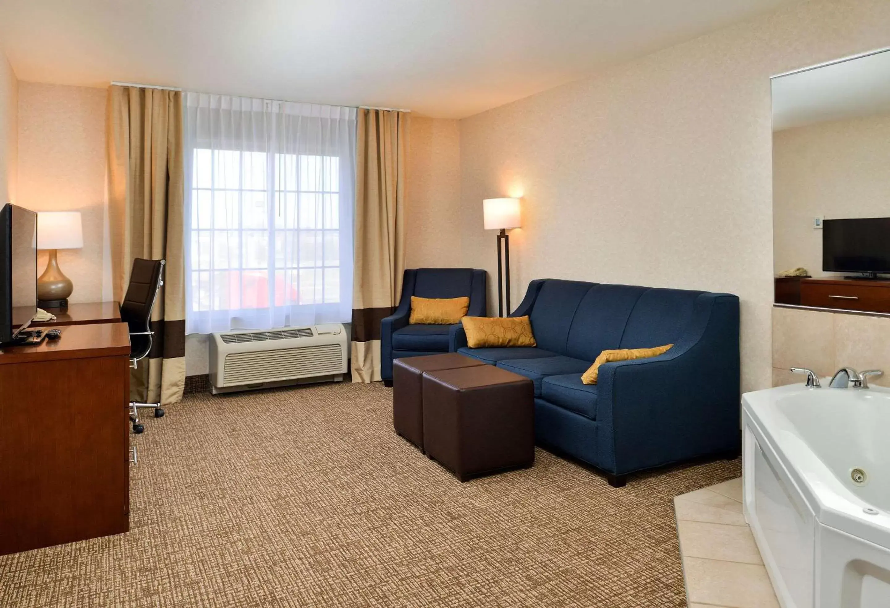 Photo of the whole room, Seating Area in Comfort Inn & Suites DeForest