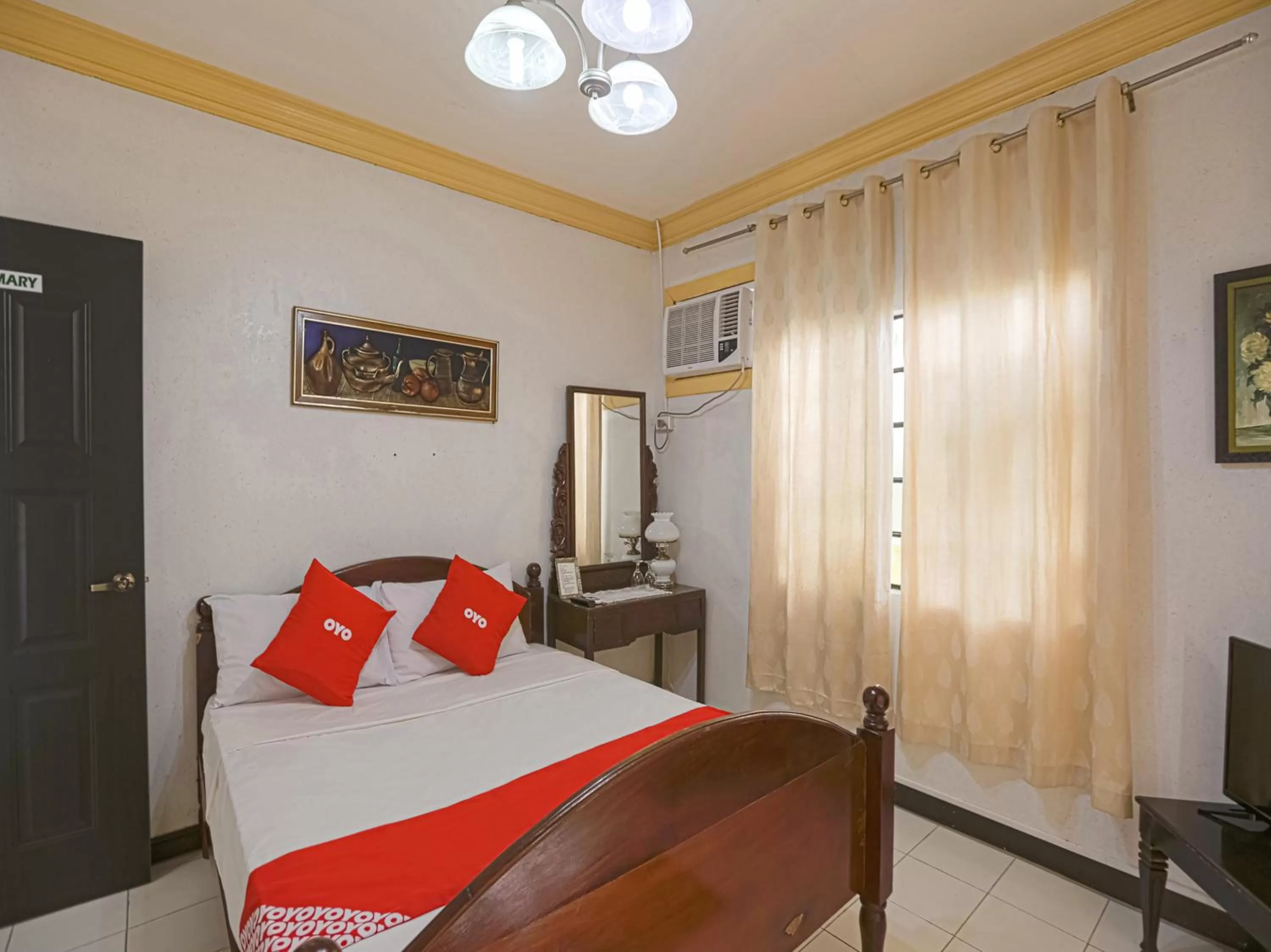 Bedroom in OYO 784 Laura's Garden Resort