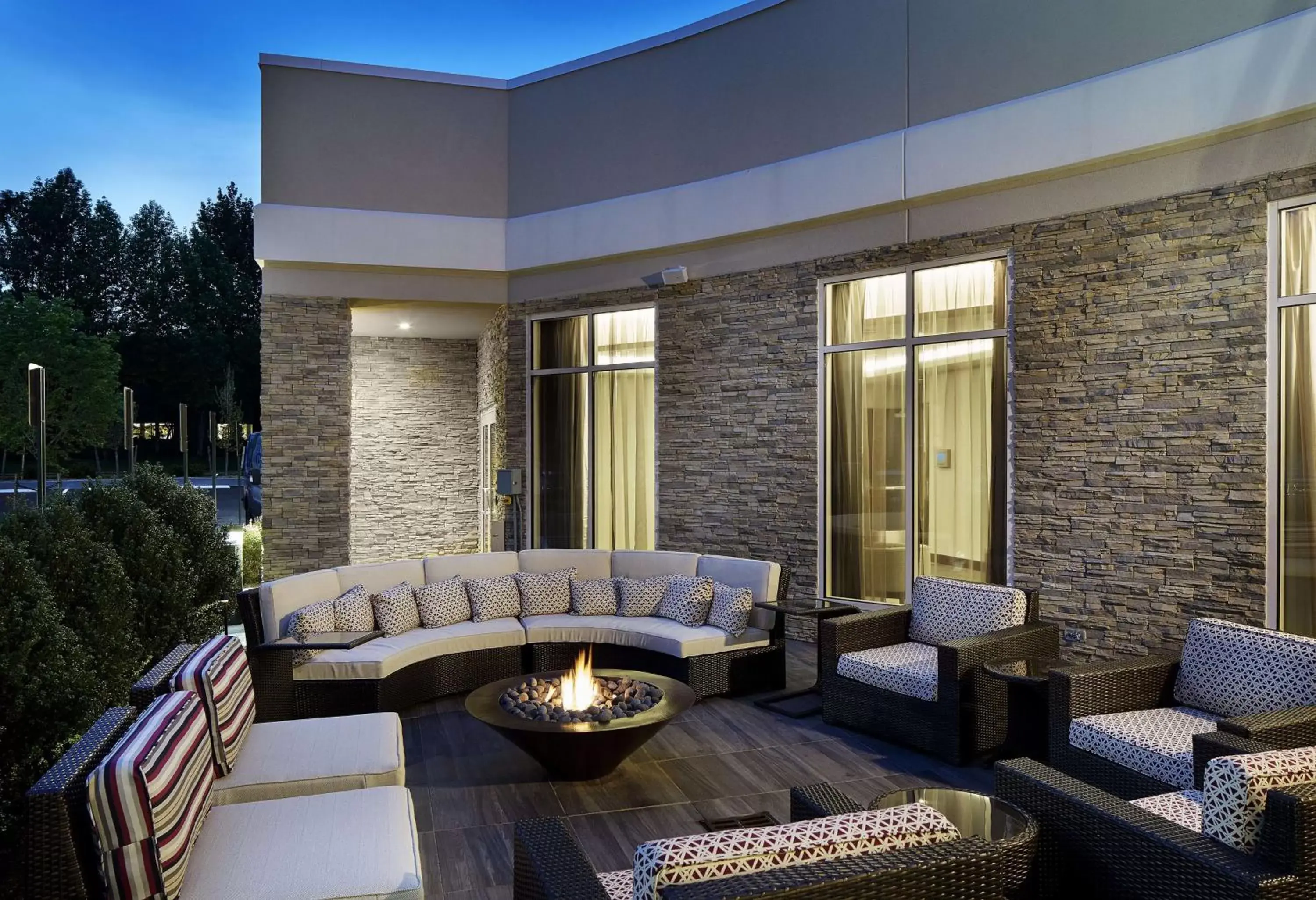 Property building, Seating Area in Hilton Garden Inn Roslyn