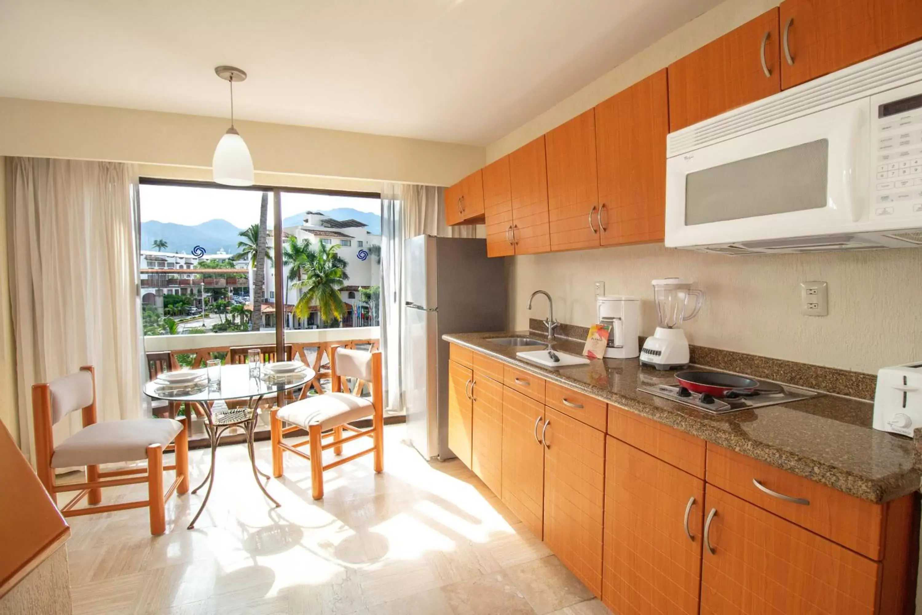 Kitchen or kitchenette, Kitchen/Kitchenette in Plaza Pelicanos Grand Beach Resort All Inclusive