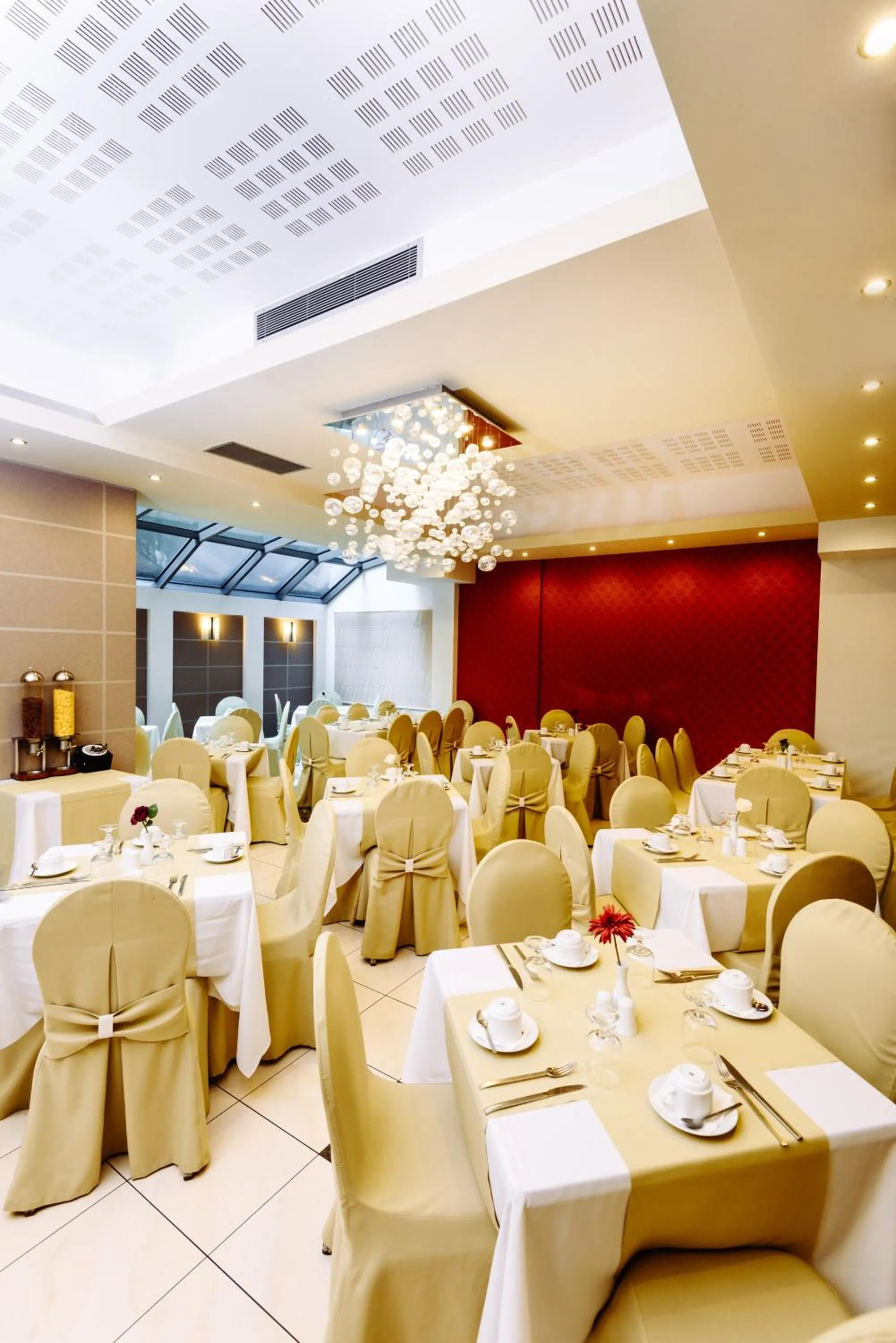 Food and drinks in Athens Mirabello