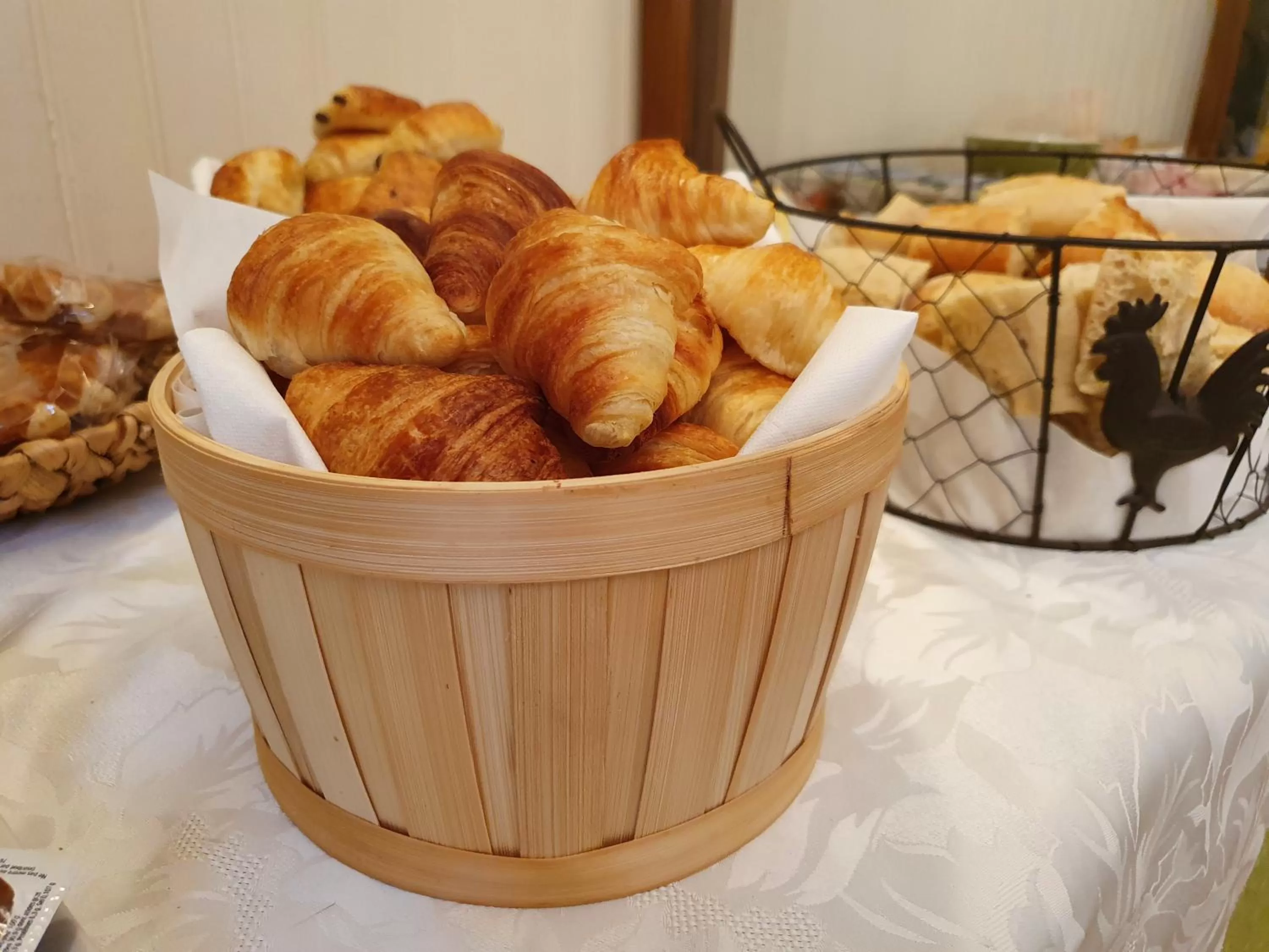 Buffet breakfast in Hôtel Restaurant Ferme de la Grande Cour