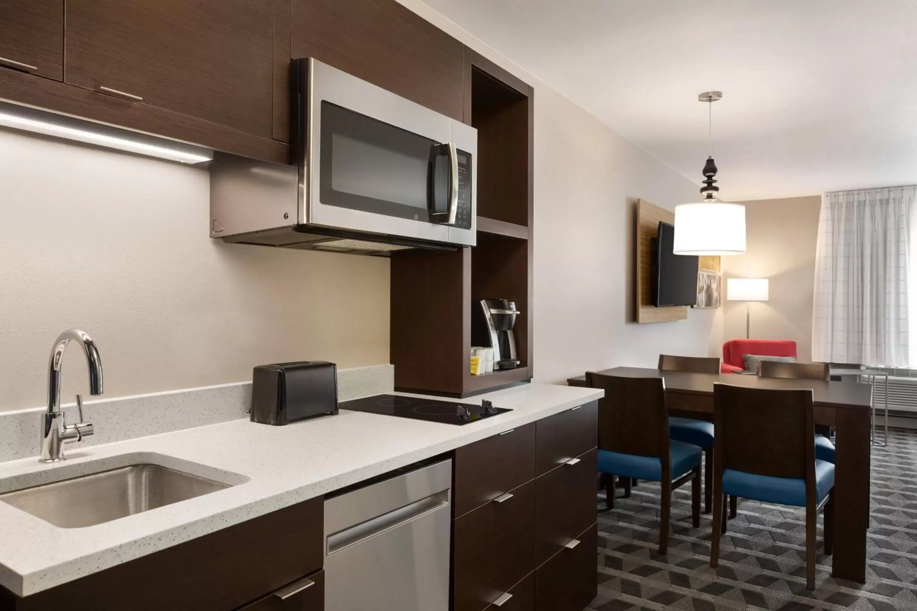 Kitchen or kitchenette, Kitchen/Kitchenette in TownePlace Suites by Marriott Cedar Rapids Marion