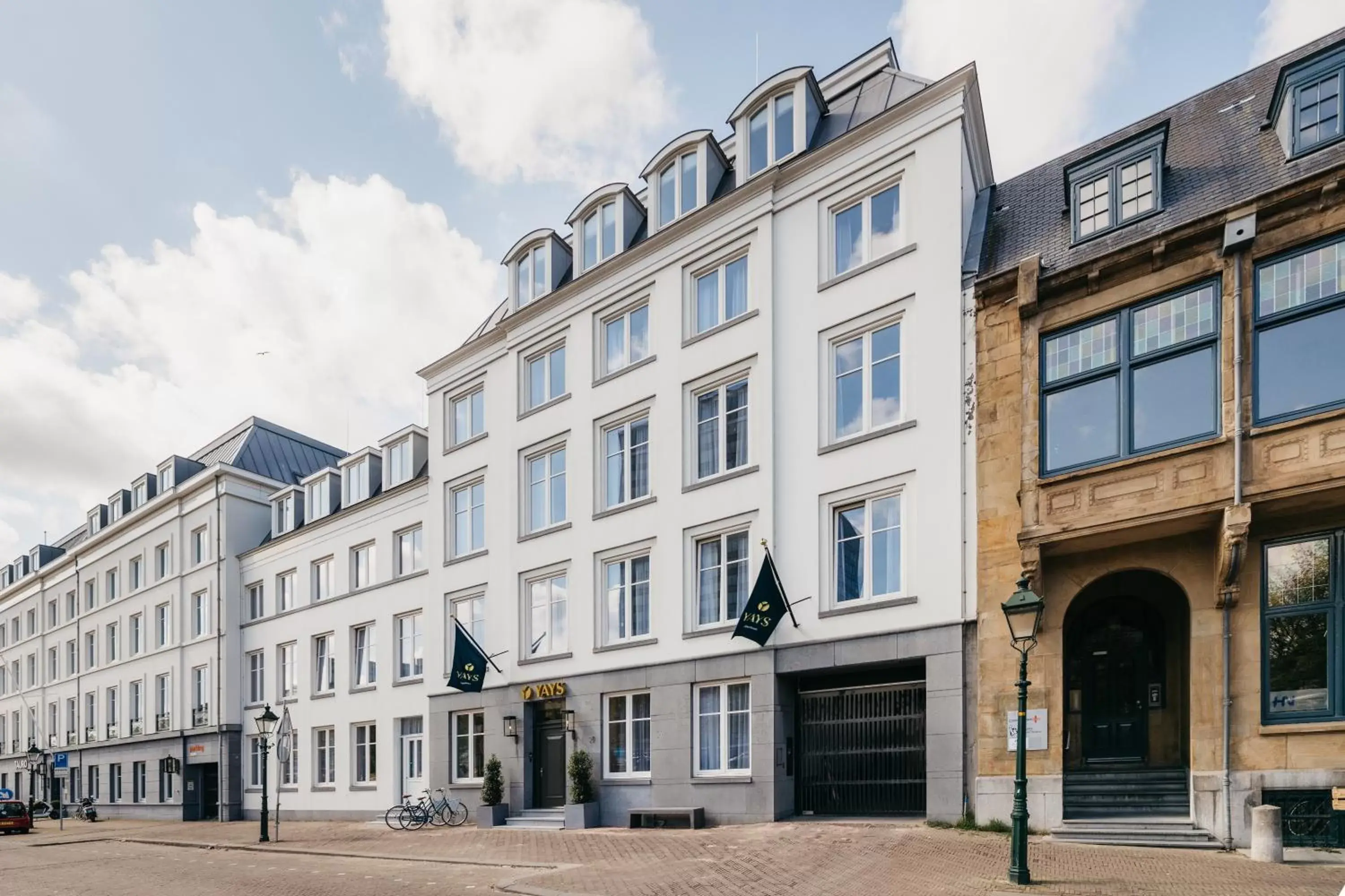 Property building in YAYS The Hague Willemspark