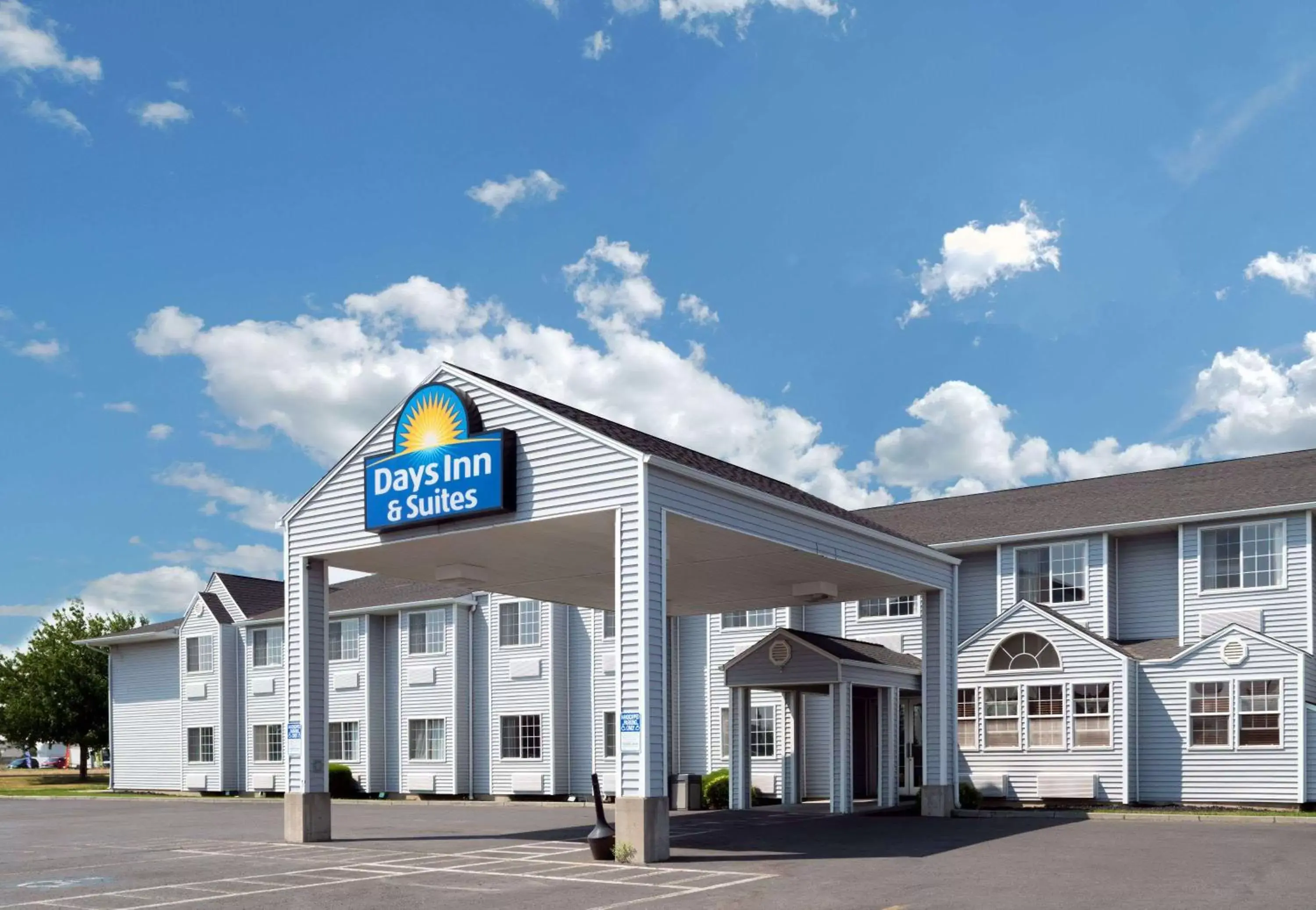 Property Building in Days Inn & Suites by Wyndham Spokane Airport Airway Heights