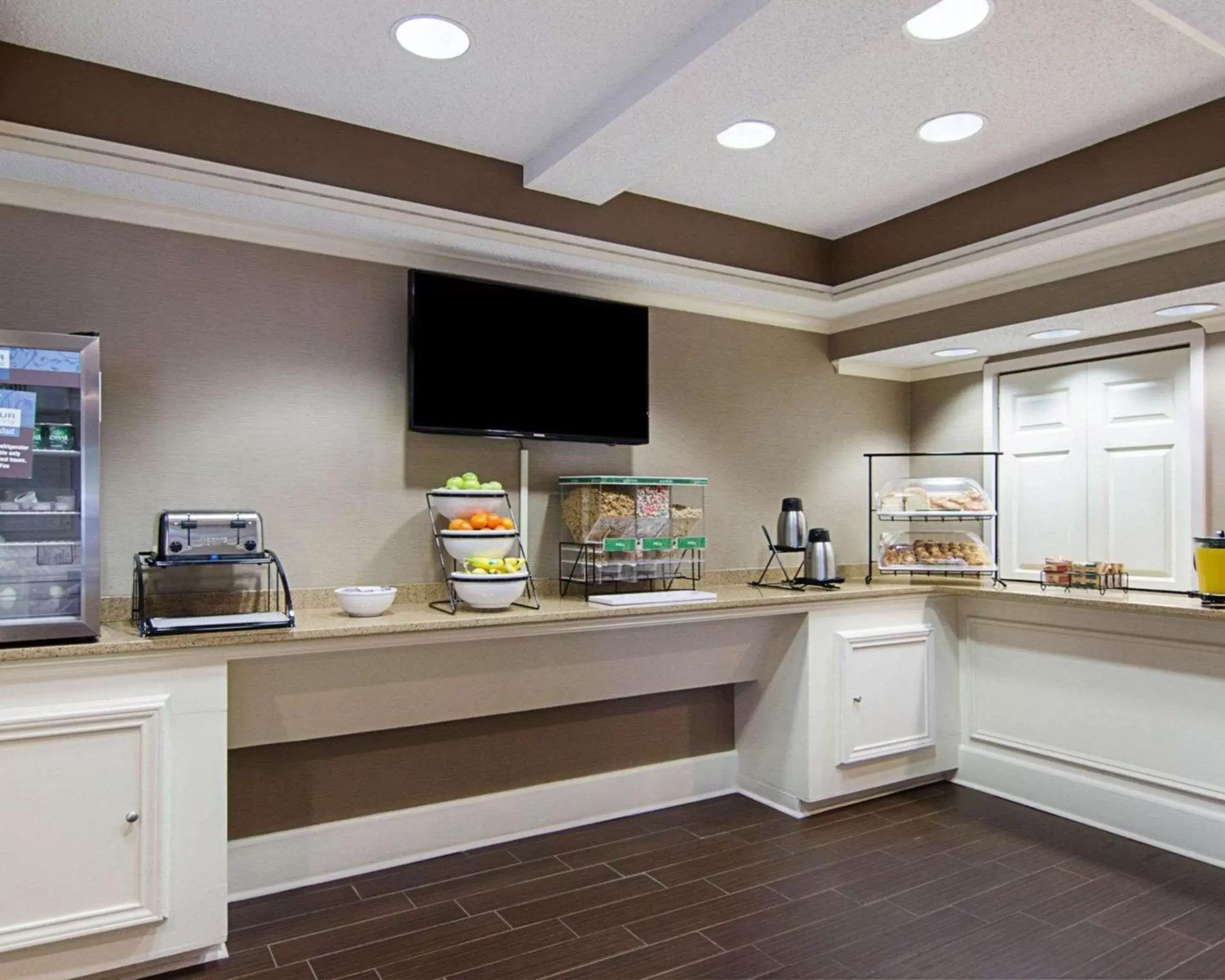 Restaurant/places to eat, Kitchen/Kitchenette in Quality Inn & Suites Little Rock West