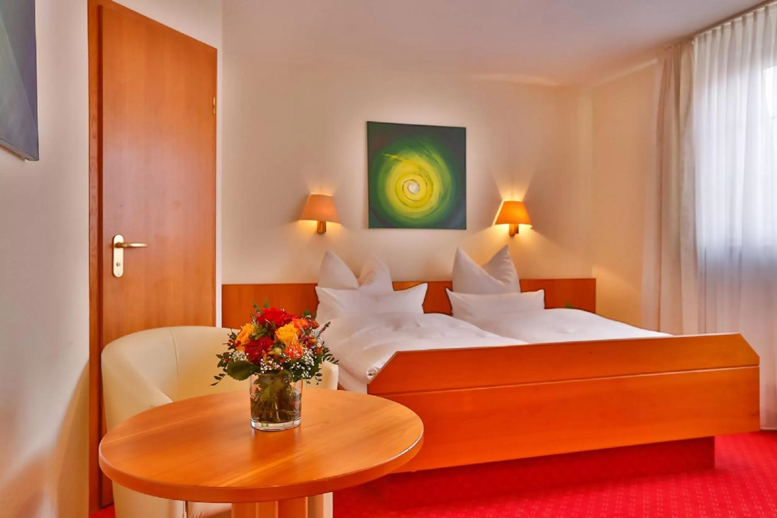 Photo of the whole room, Bed in Mayers Waldhorn - zwischen Reutlingen und Tübingen