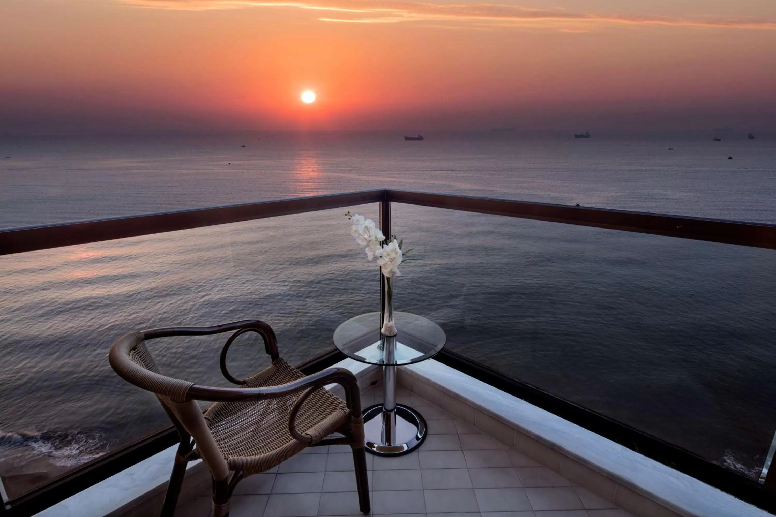 Two-Bedroom Connecting Family Room with Sea and Port View in Mersin HiltonSA