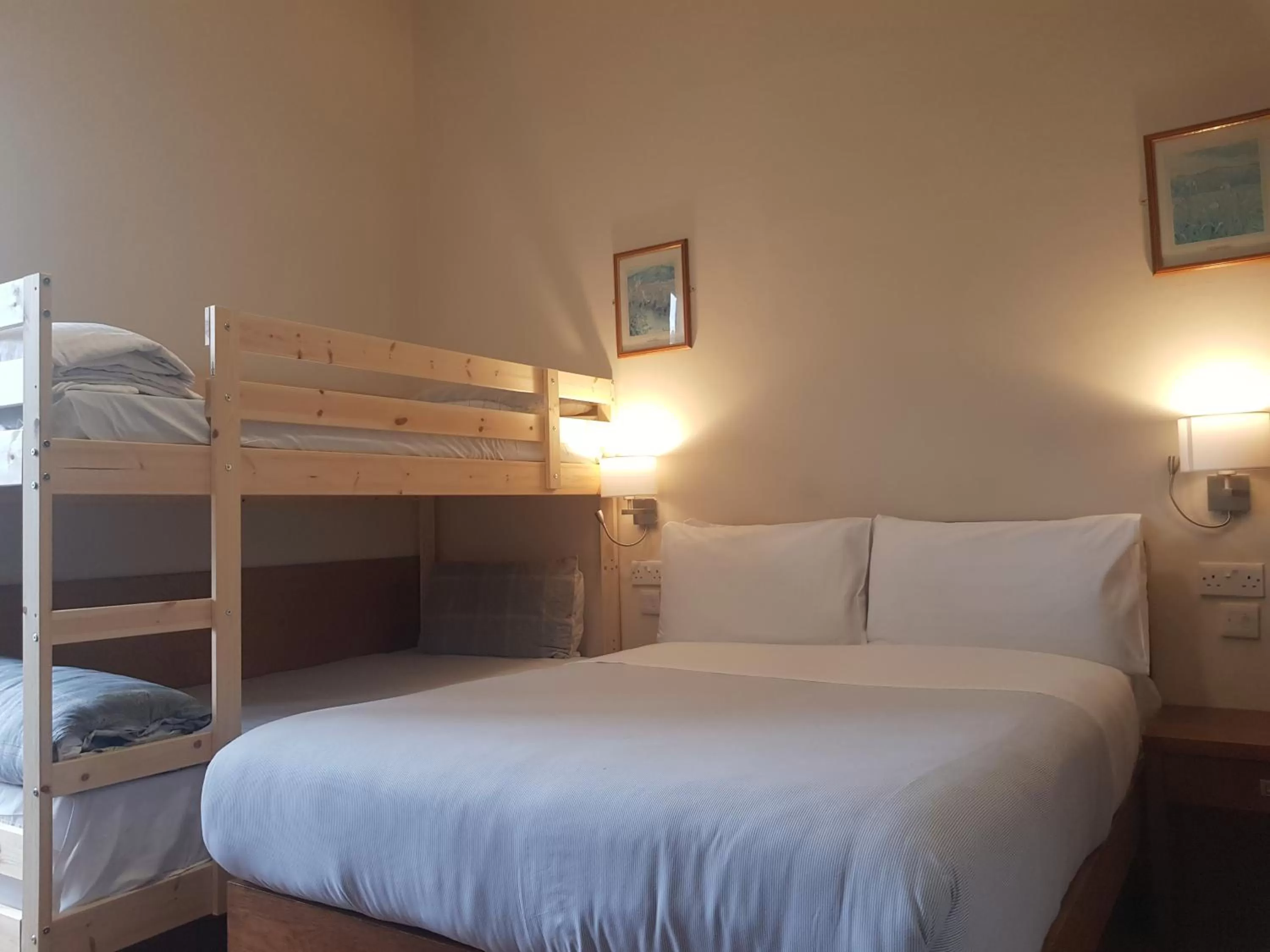 Bed in Aberdeen House