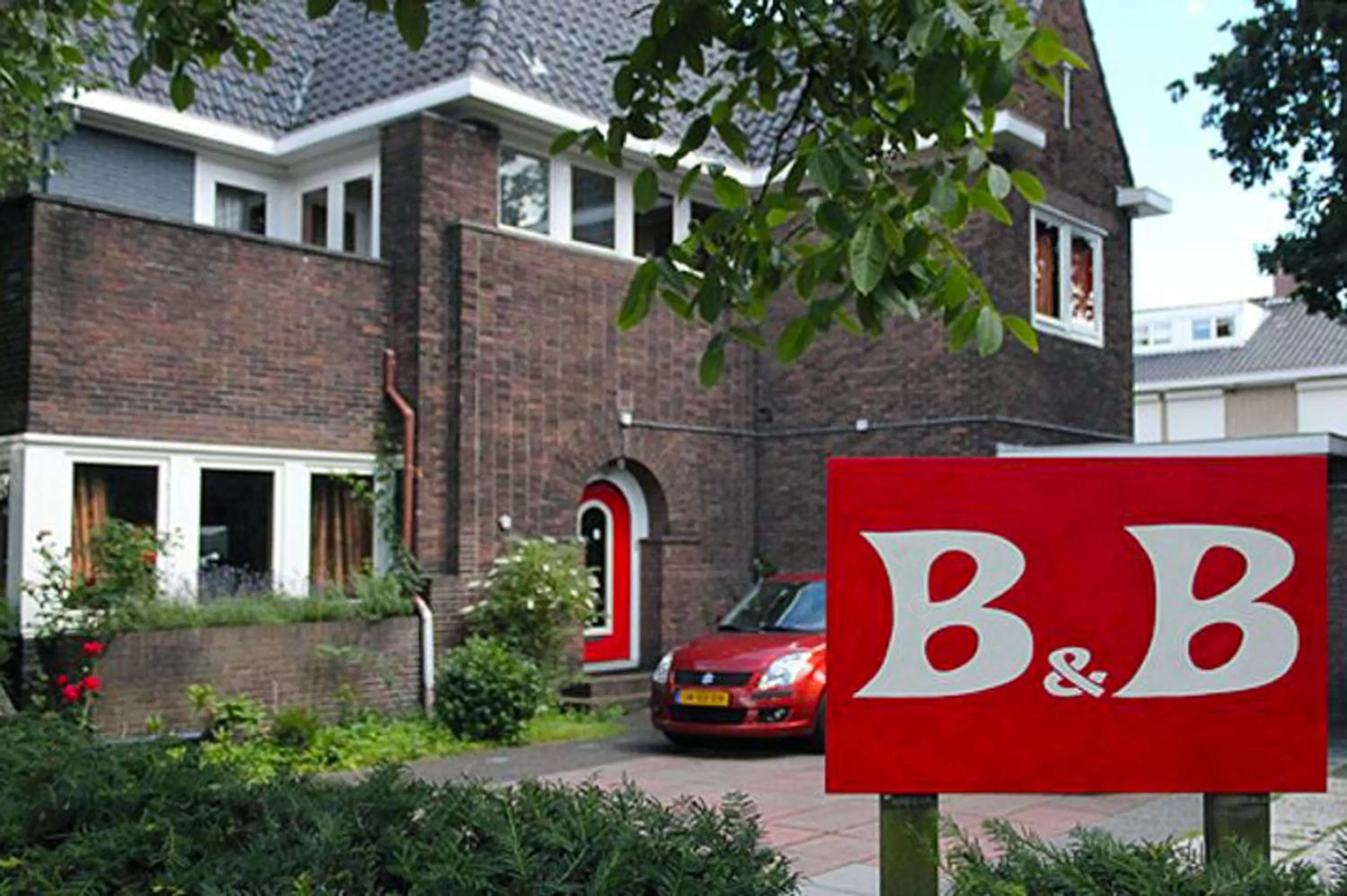 Facade/entrance, Property Building in Xaviera's Bed and Breakfast