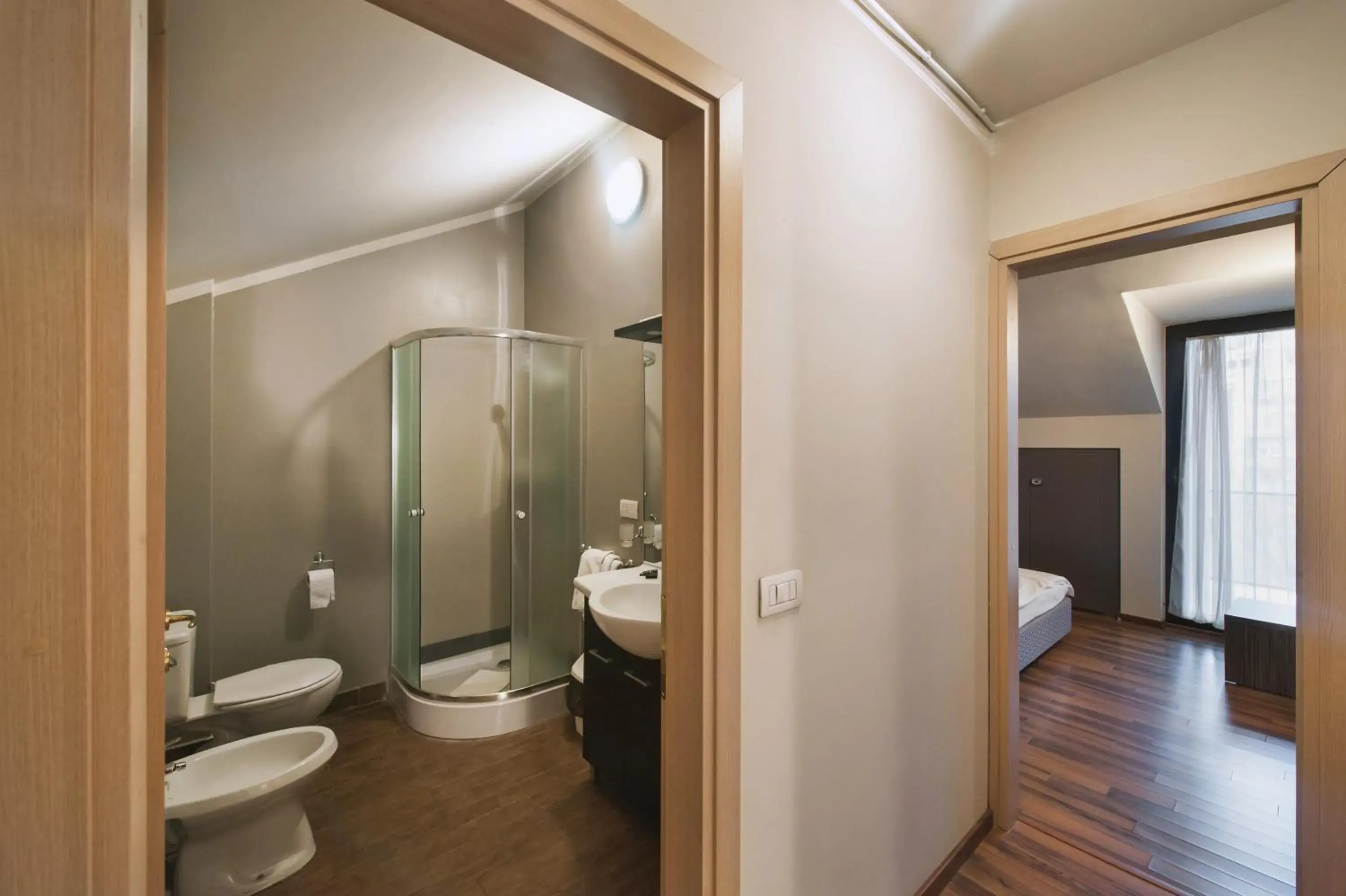 Shower, Bathroom in Hotel Hemingway Residence