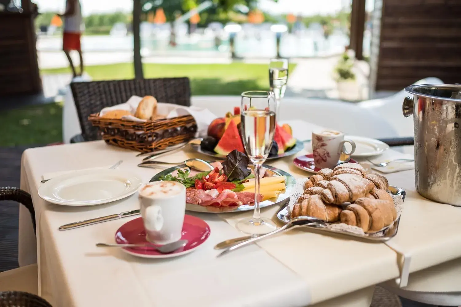 Breakfast in Hotel Golden Lake Resort