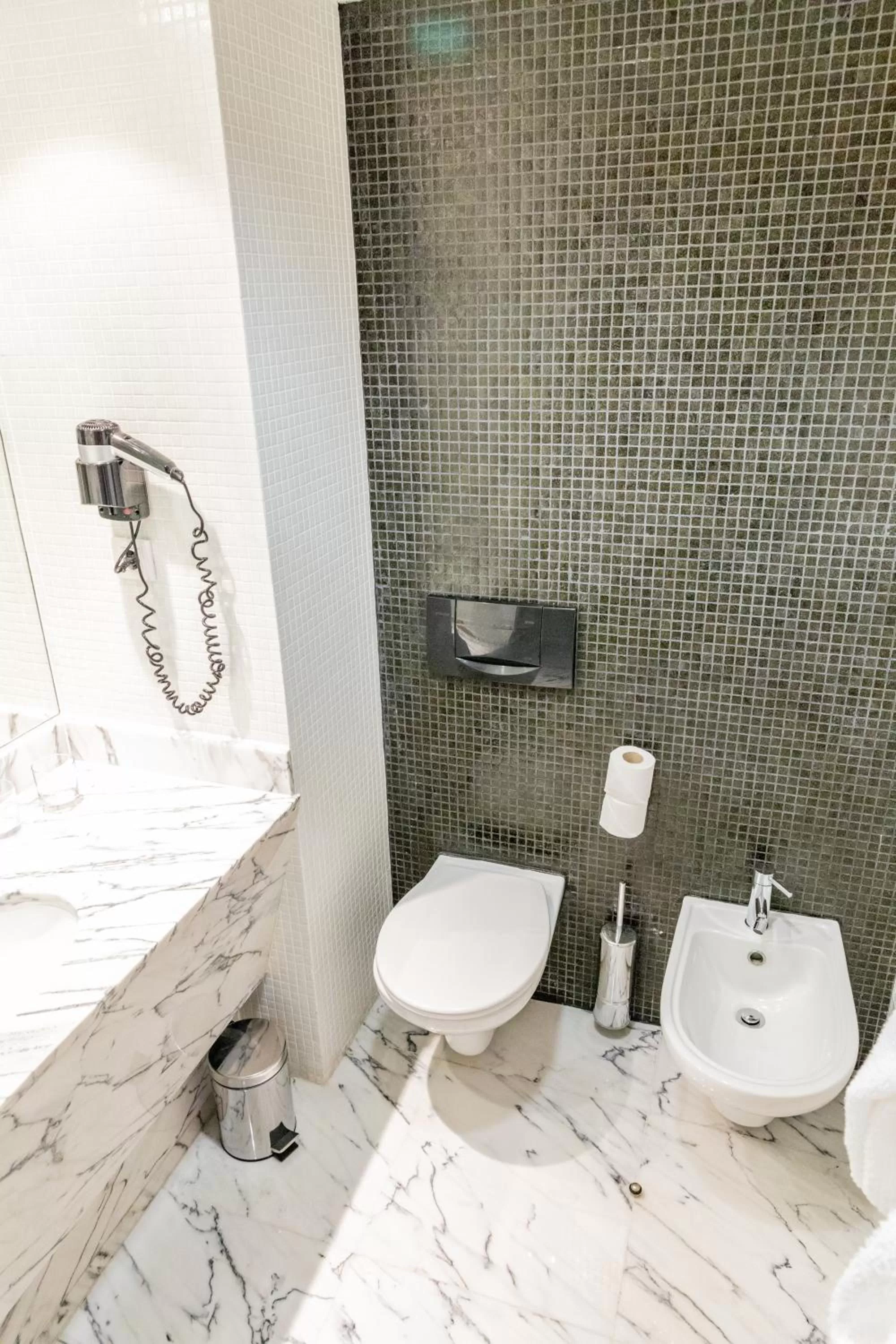 Toilet in Marina Club Lagos Resort