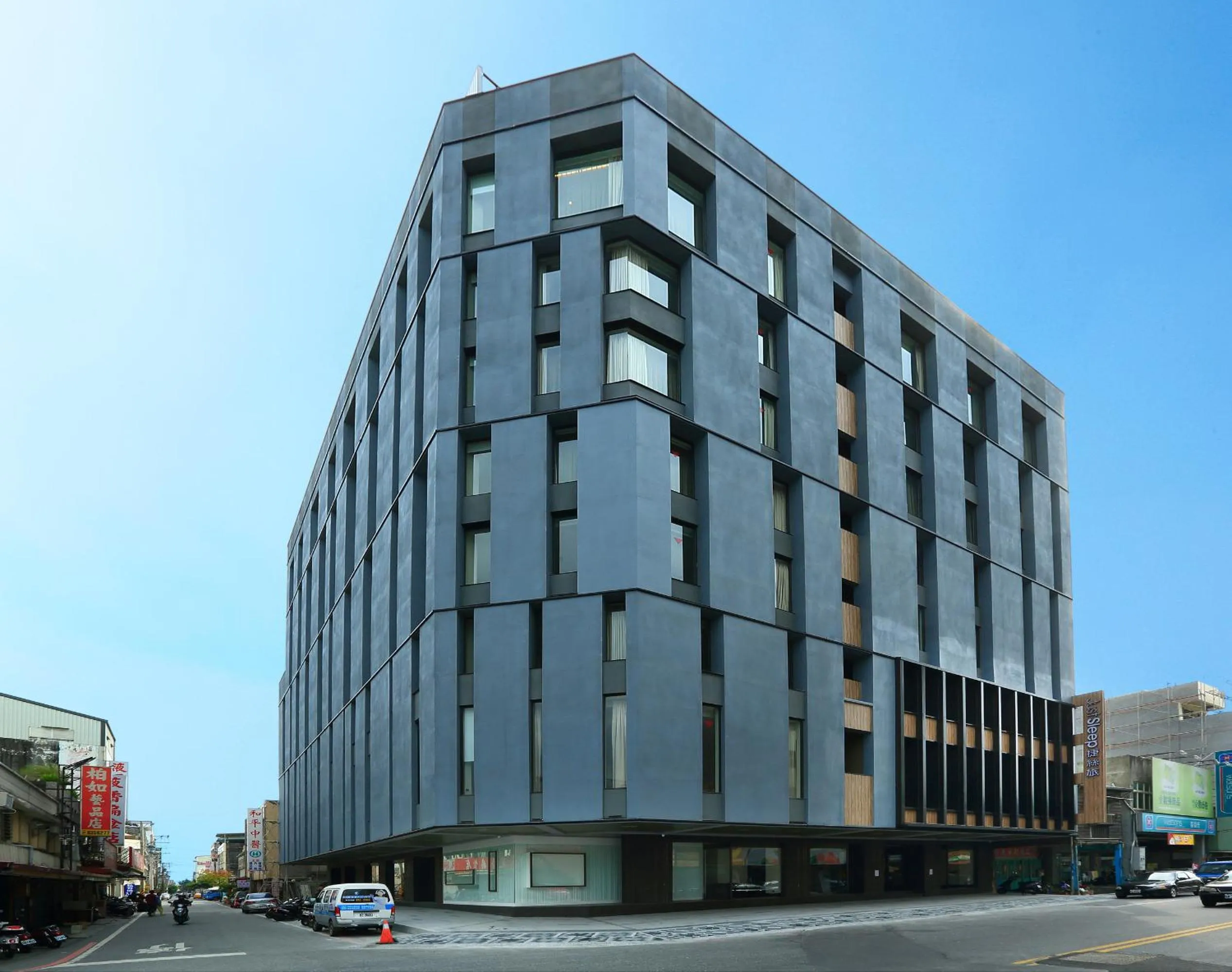 Facade/entrance in Just Sleep Hualien ZhongZheng