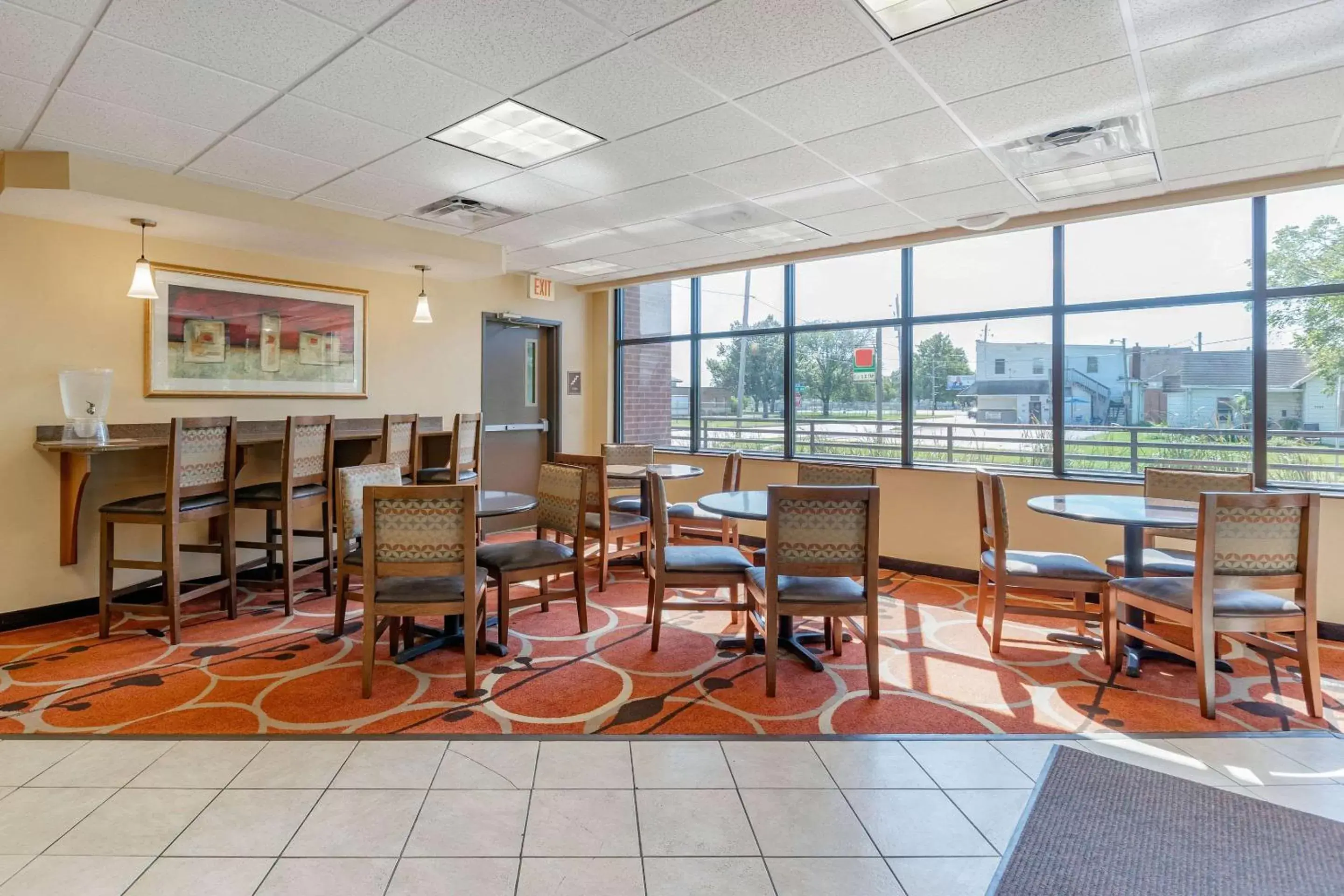 Restaurant/places to eat in Econo Lodge Inn & Suites Fairgrounds