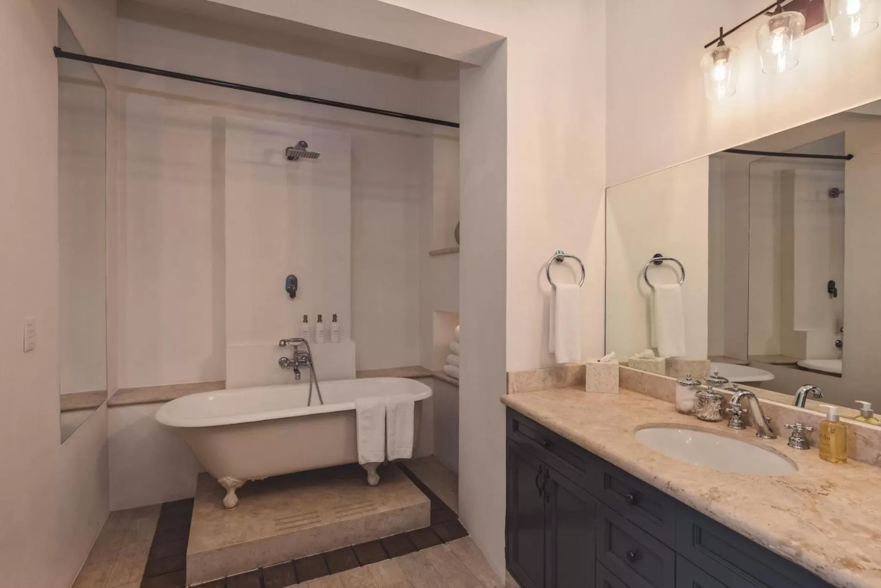 Shower in Casa Delphine