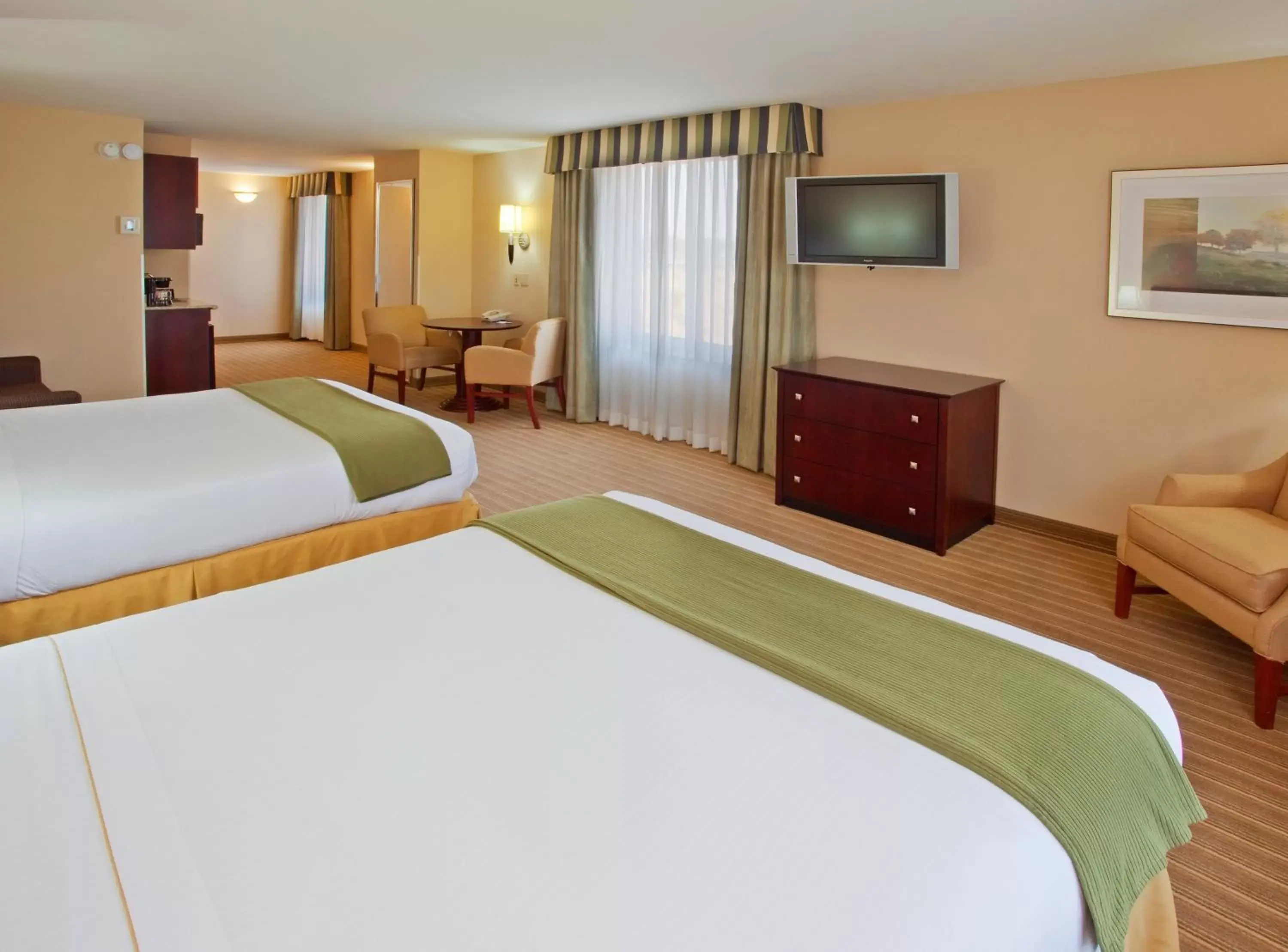 Photo of the whole room, Bed in Holiday Inn Express Fresno River Park Highway 41, an IHG Hotel