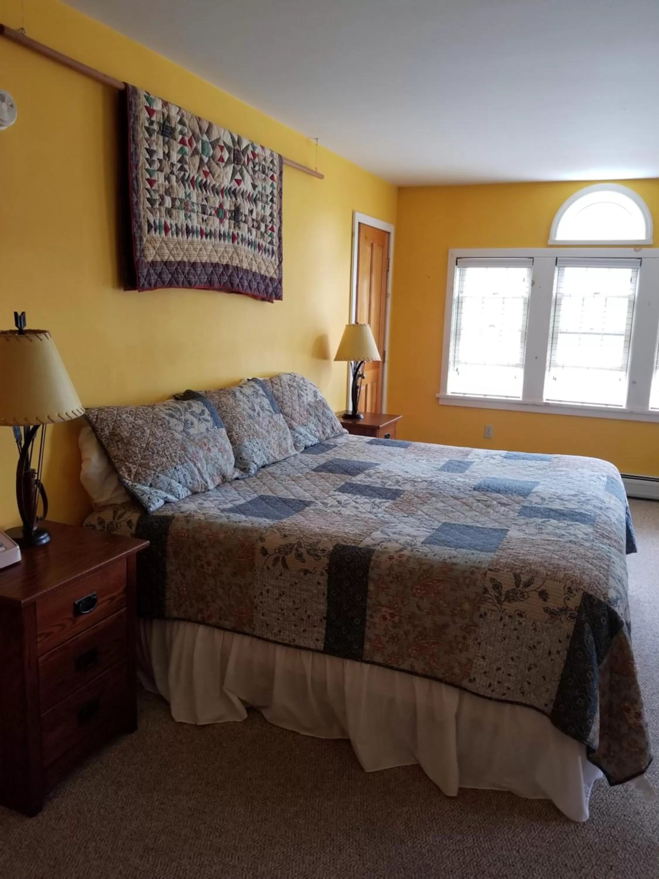 Bed in Trails End Inn