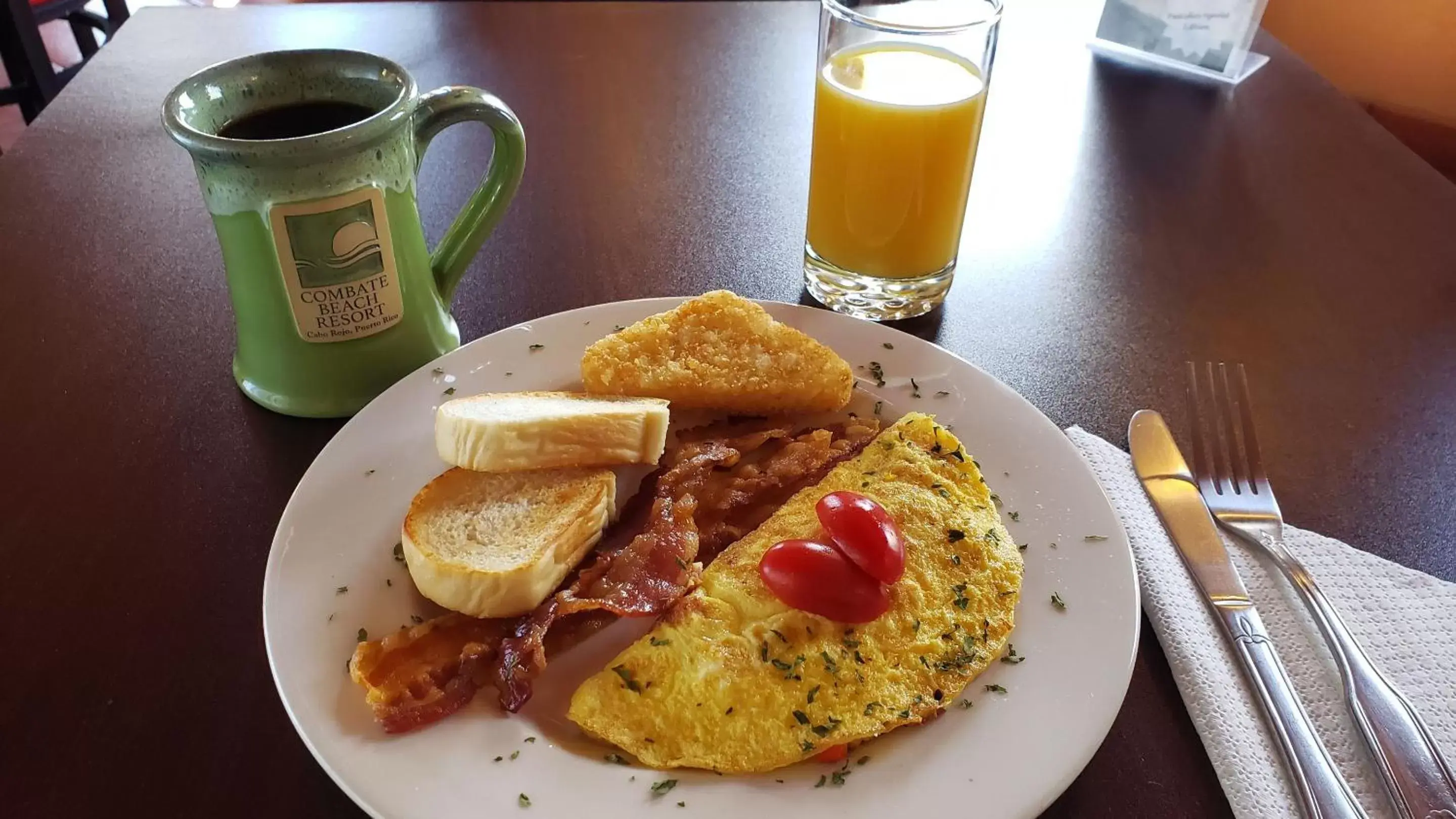 Restaurant/places to eat in Combate Beach Resort Restaurant/places to eat in Combate Beach Resort