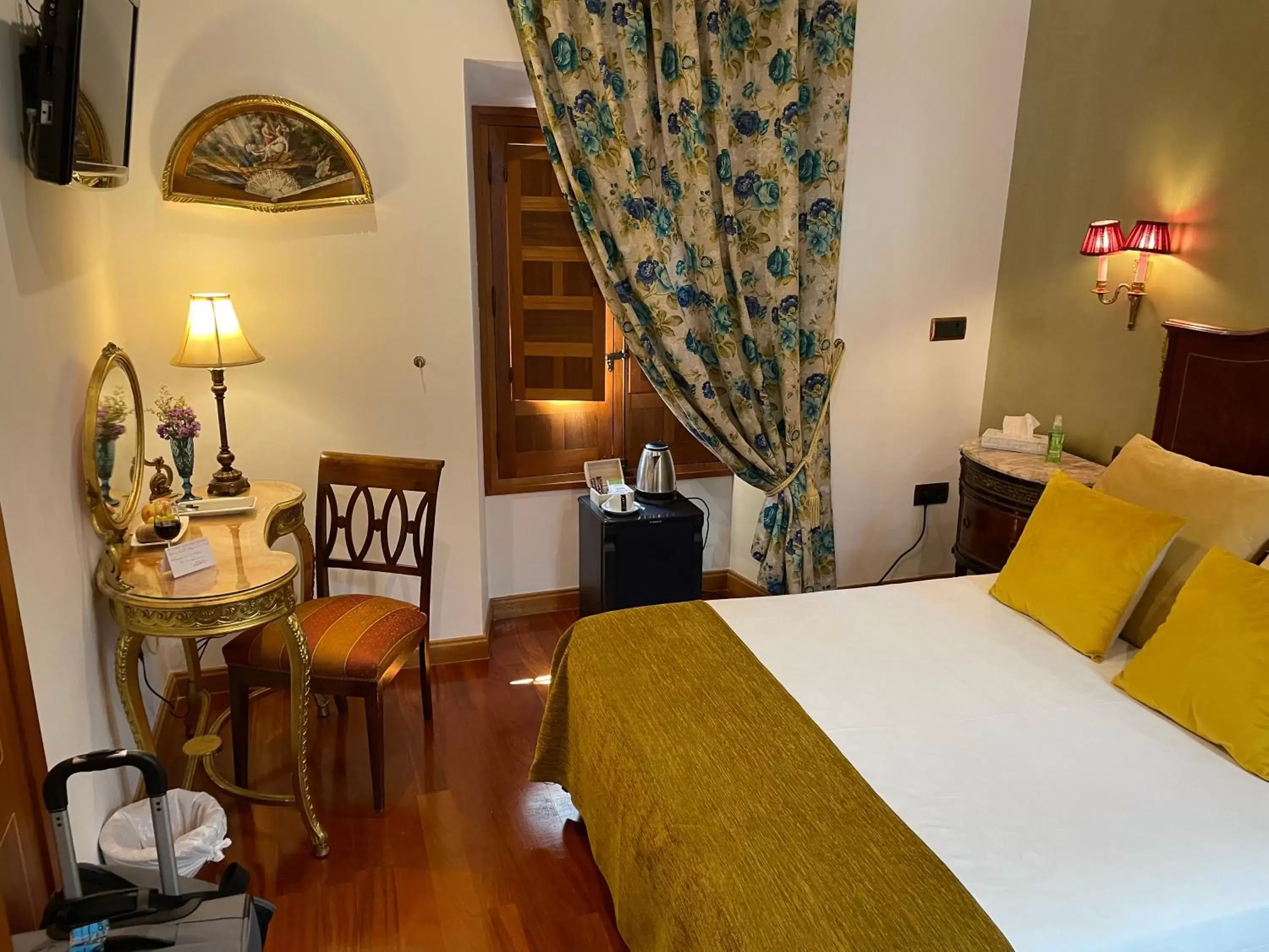 Photo of the whole room, Bed in La Llave de la Judería Hotel Boutique