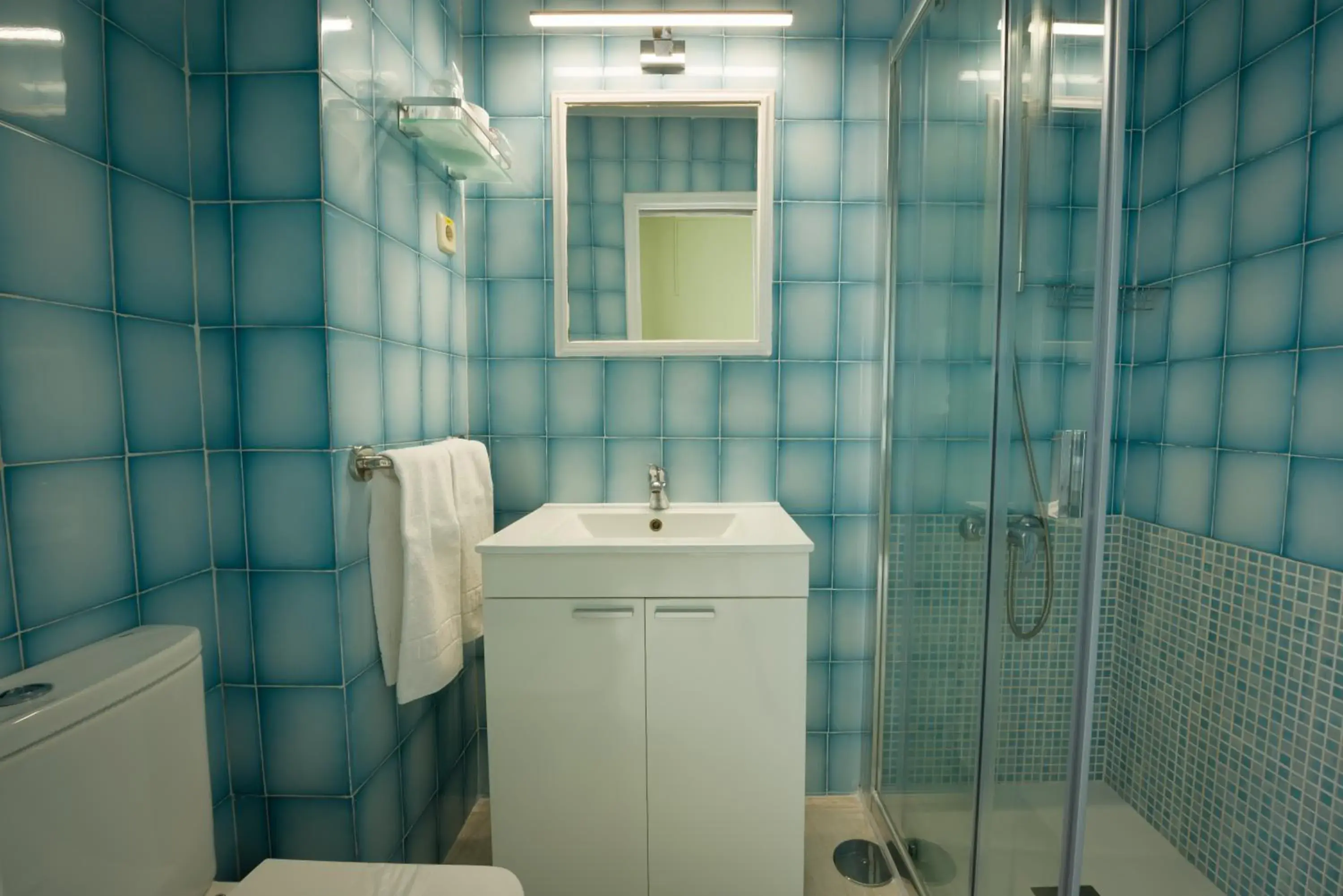 Bathroom in Hostal Valencia Madrid