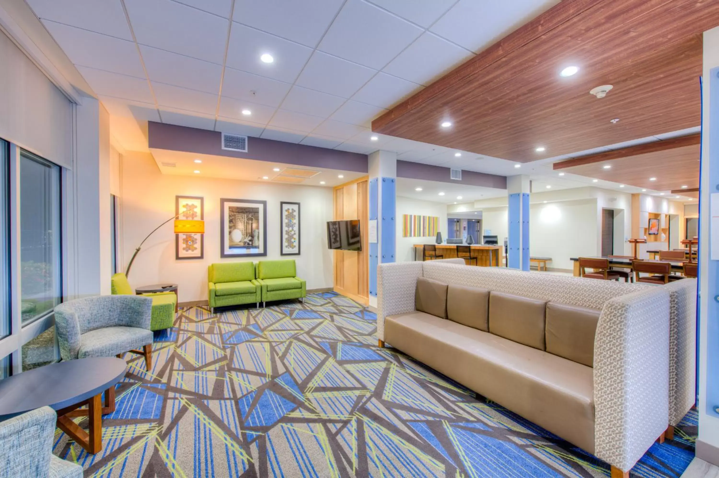 Property building, Lobby/Reception in Holiday Inn Express & Suites - Remington, an IHG Hotel