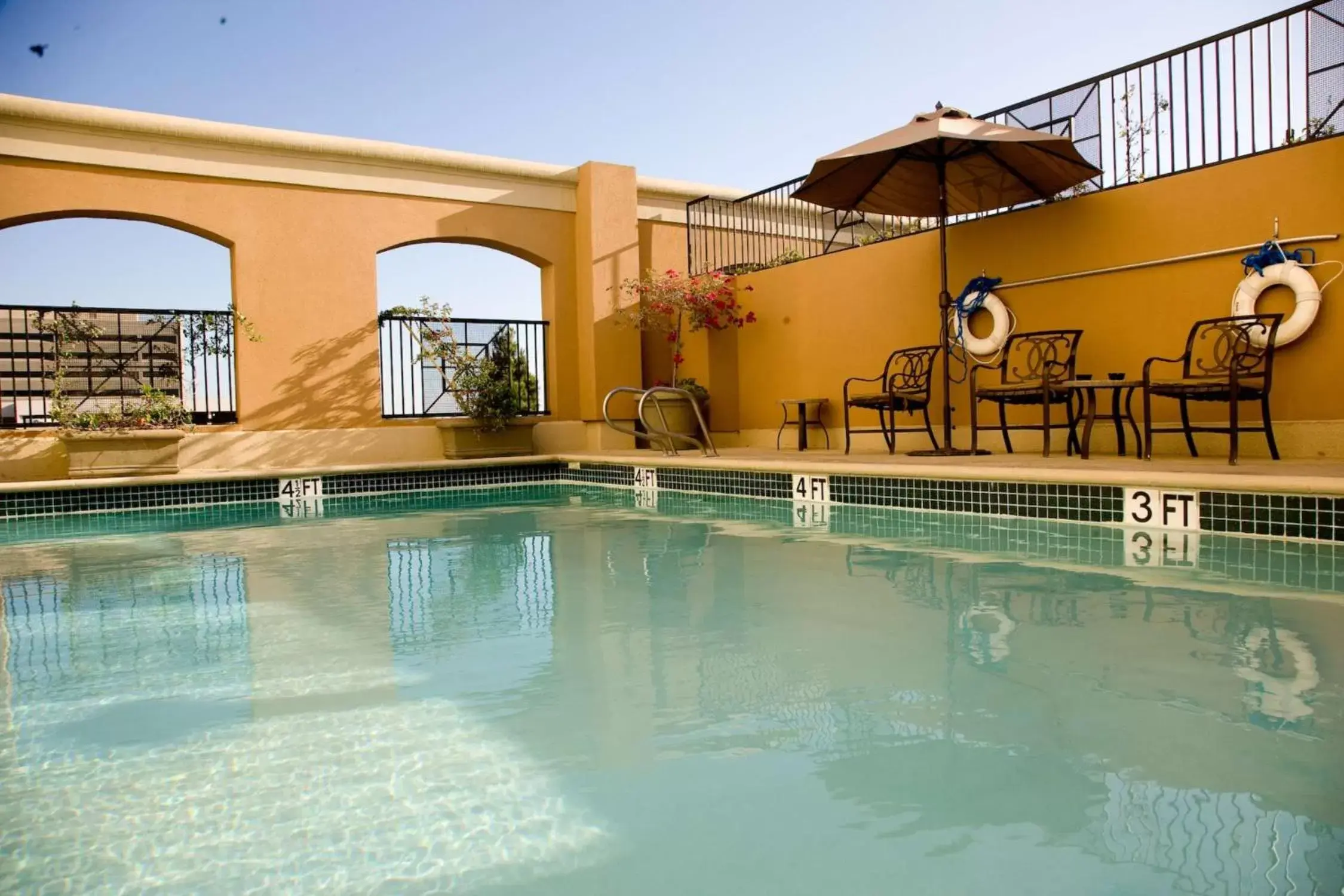 Pool view, Swimming Pool in DoubleTree by Hilton Santa Ana - Orange County Airport