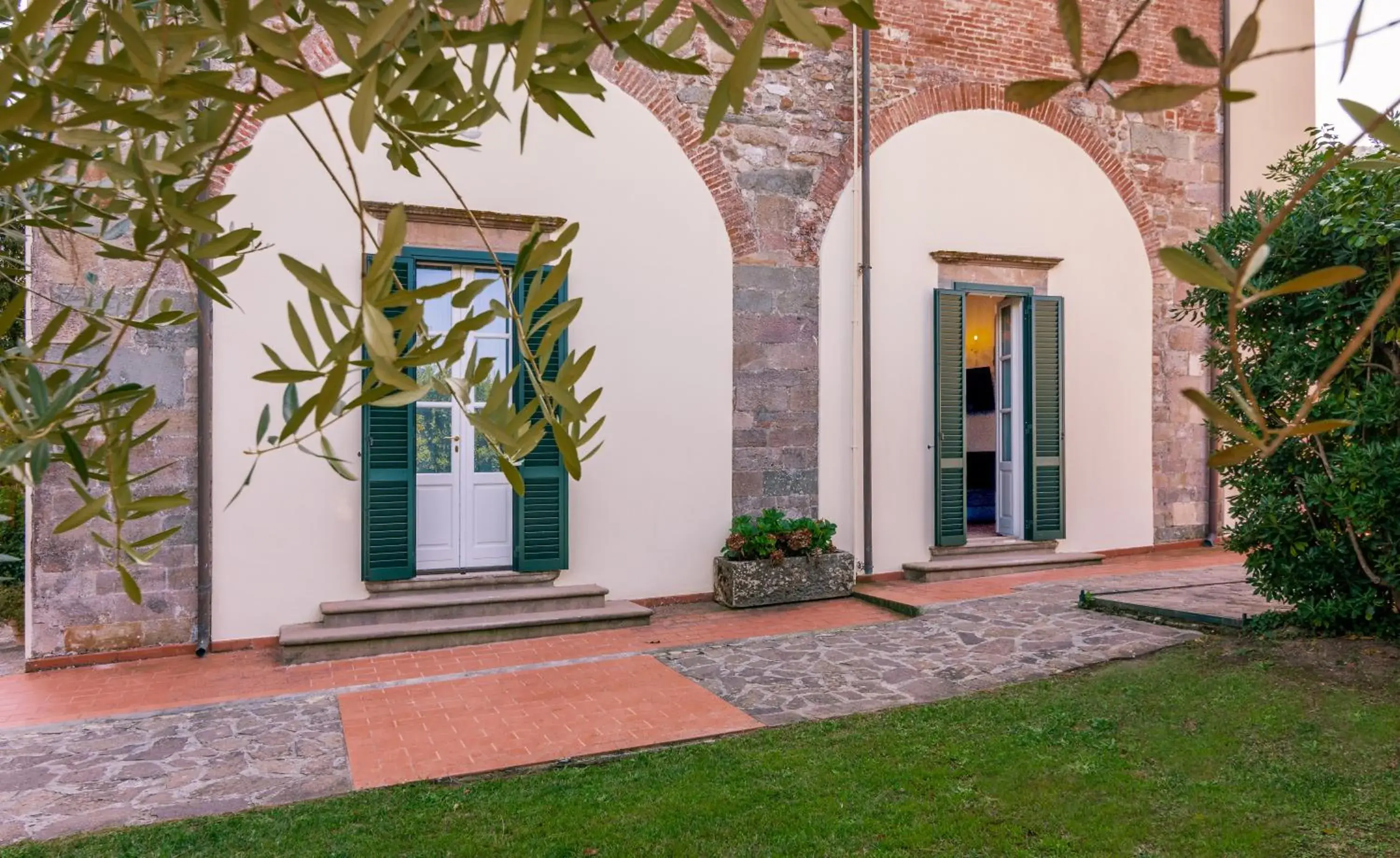 Property building in Hotel Villa San Michele