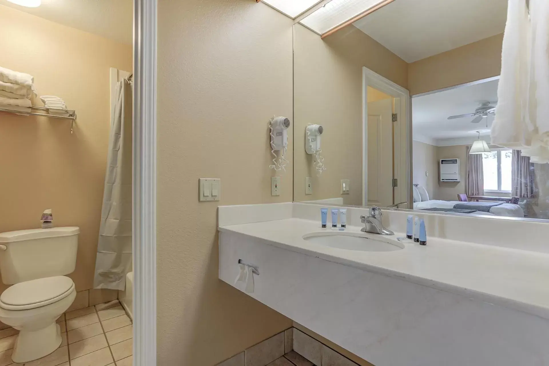 Toilet, Bathroom in Shasta Pines Motel & Suites