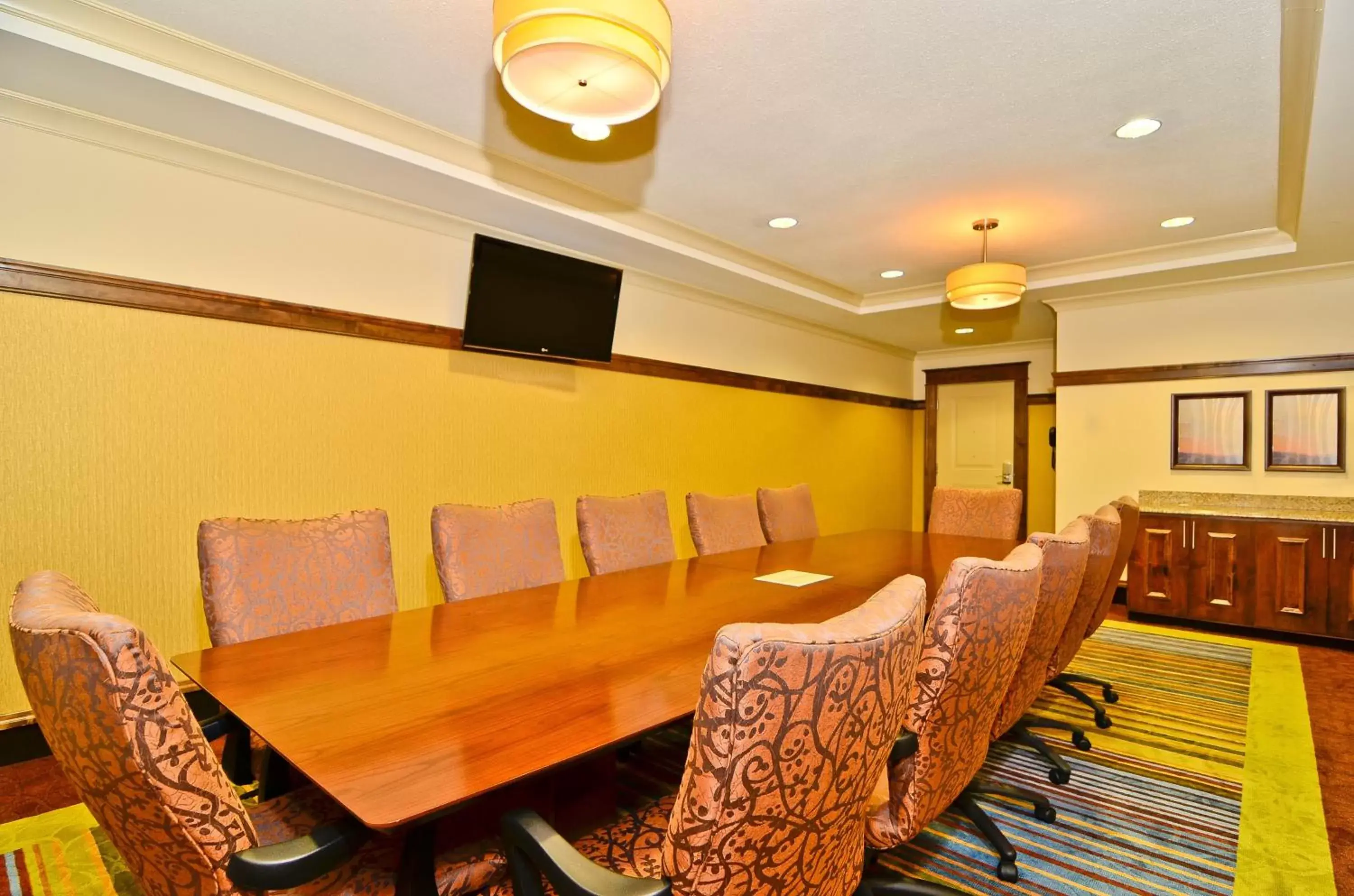 Meeting/conference room in Holiday Inn Express & Suites - Williston, an IHG Hotel