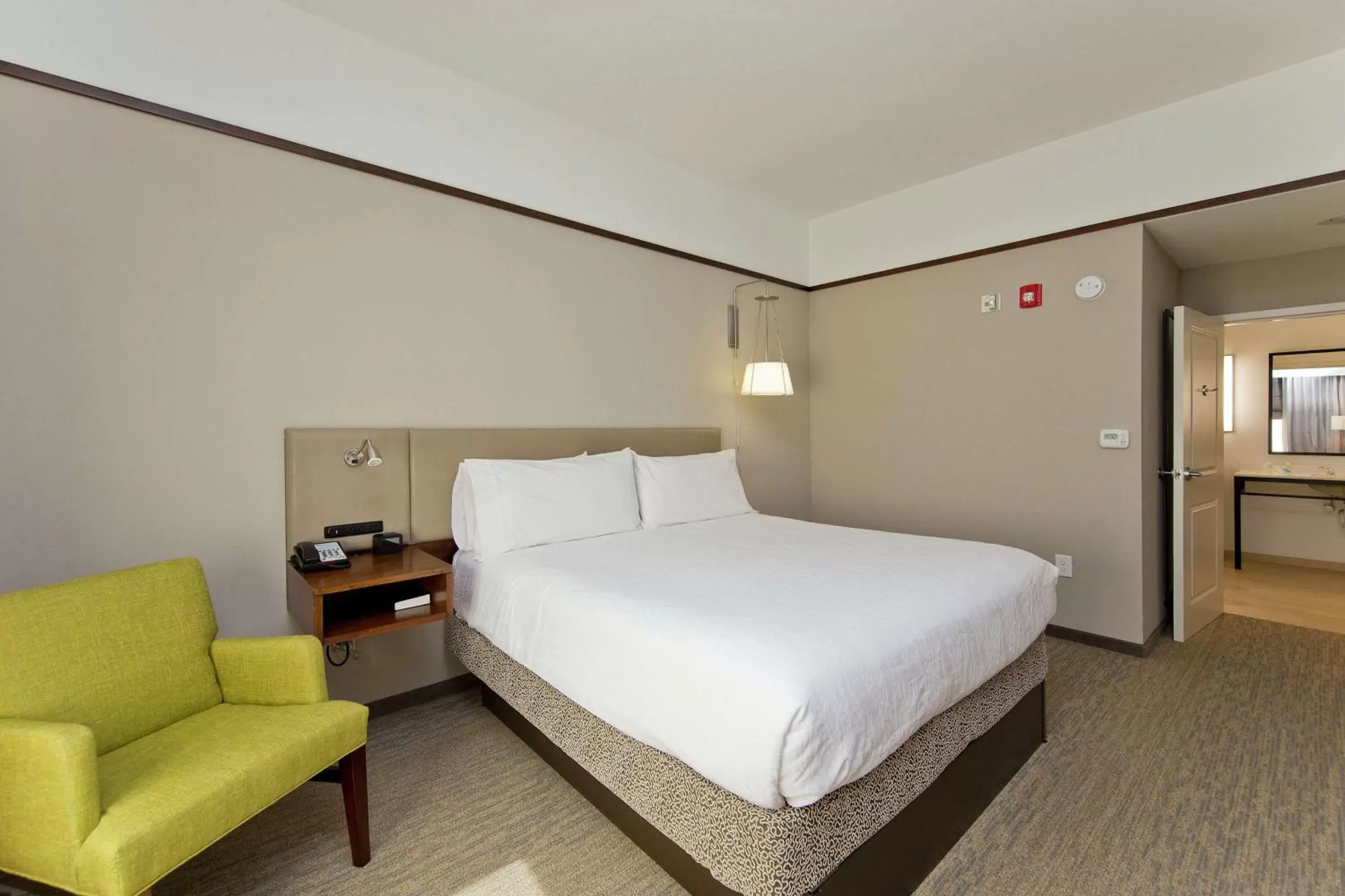 Living room, Bed in Hilton Garden Inn Martinsburg