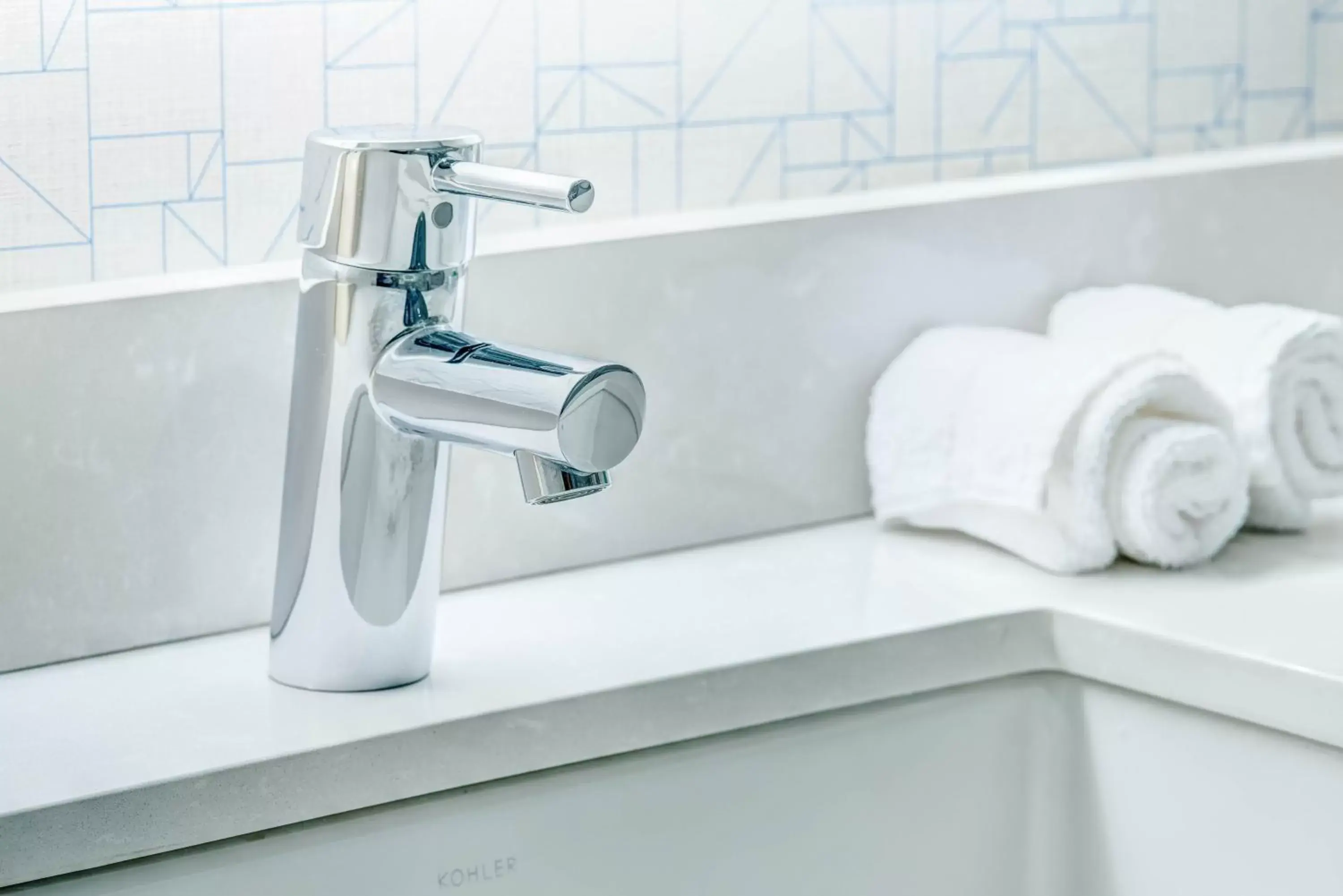 Property building in Holiday Inn Express Woodbridge by IHG Property building in Holiday Inn Express Woodbridge by IHG