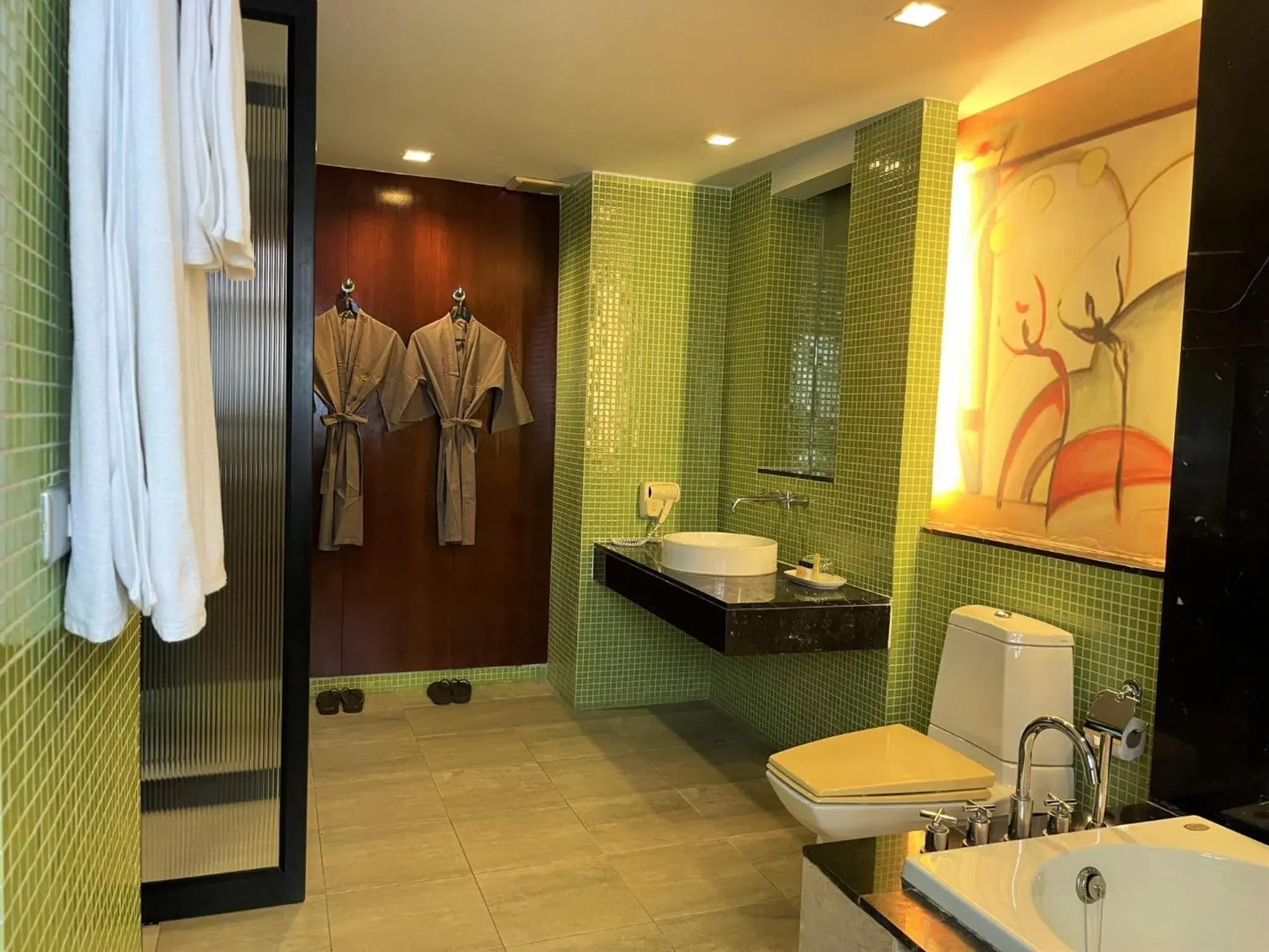 Bathroom in Long Beach Garden Hotel & Pavilions