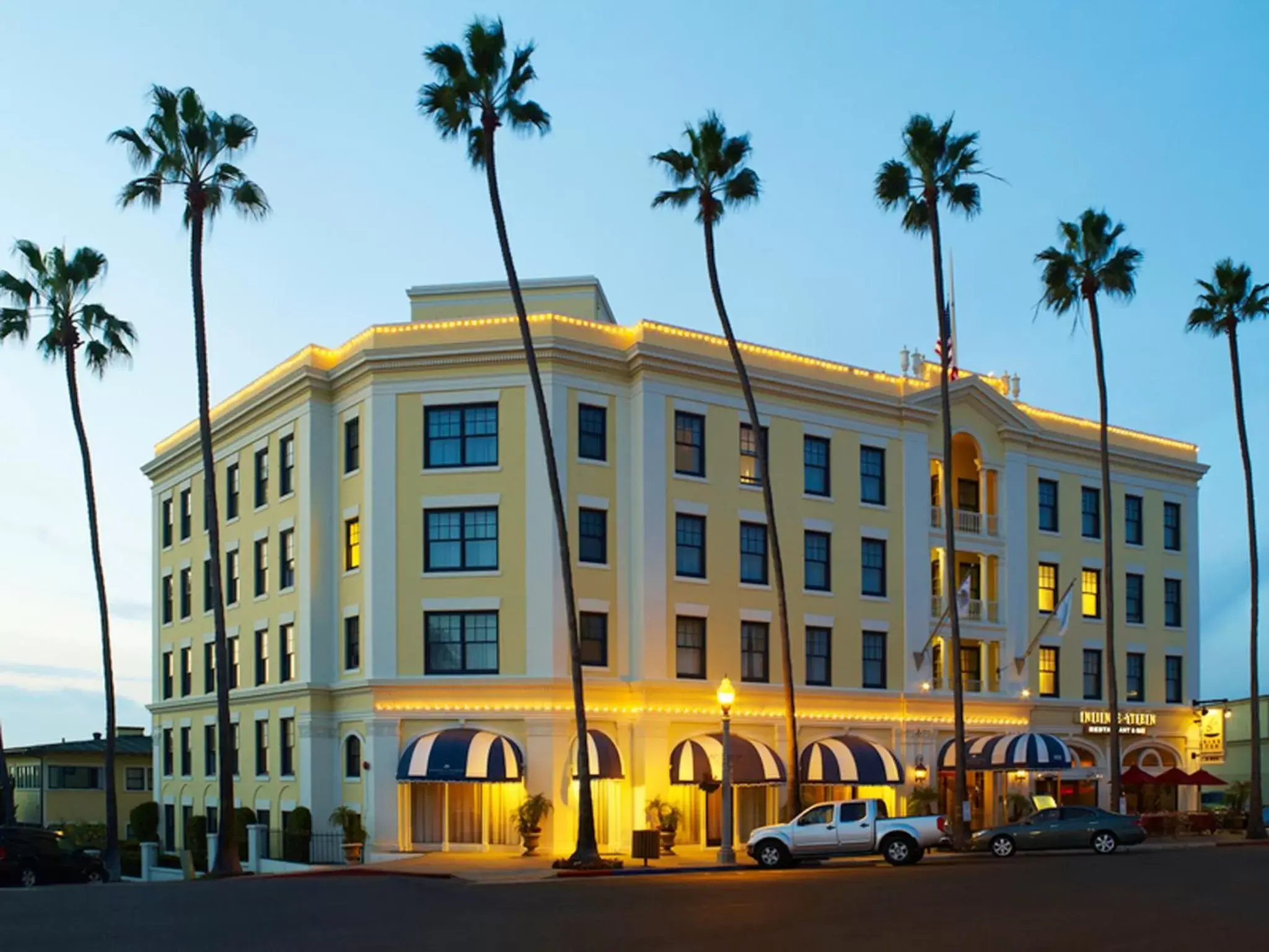 Facade/entrance, Property Building in Grande Colonial La Jolla