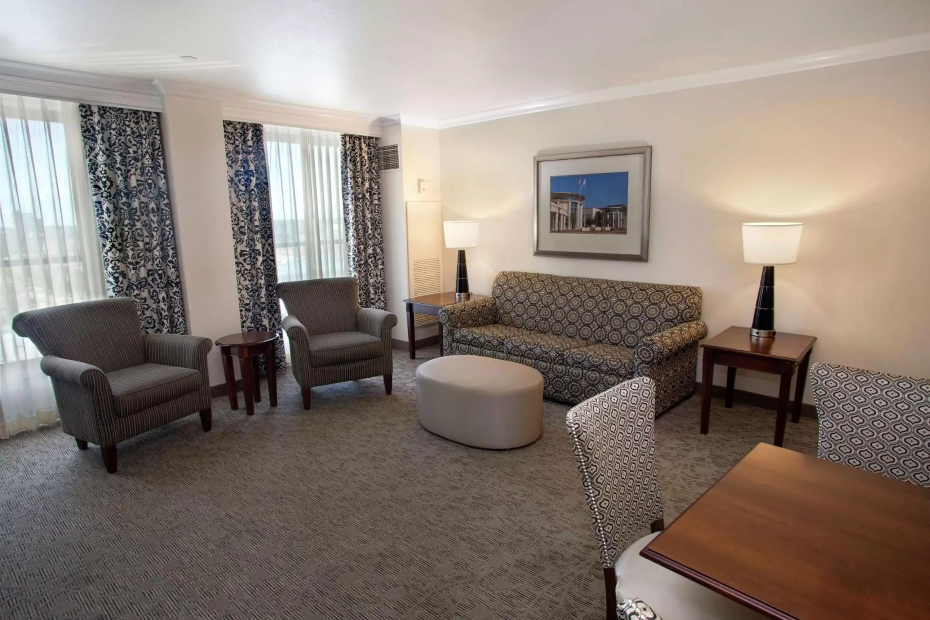 Bedroom, Seating Area in President Abraham Lincoln - A Doubletree by Hilton Hotel
