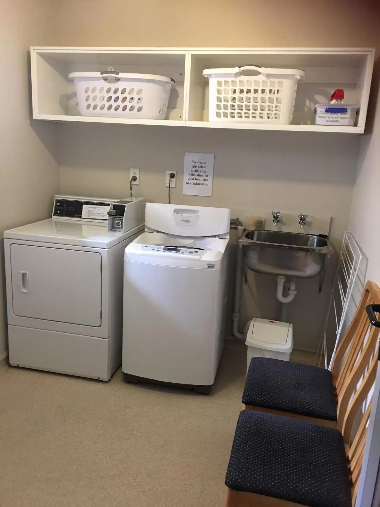 washing machine, Kitchen/Kitchenette in Cranford Oak Motel