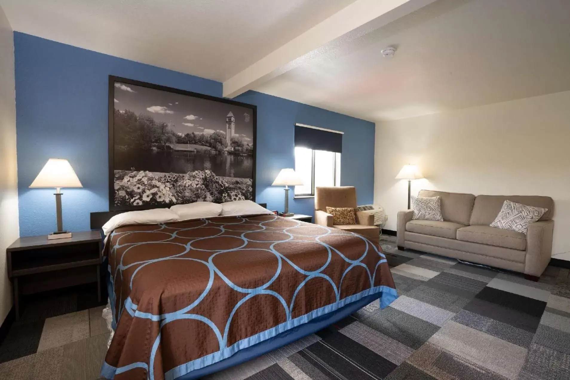 Photo of the whole room, Bed in Super 8 by Wyndham Spokane Valley