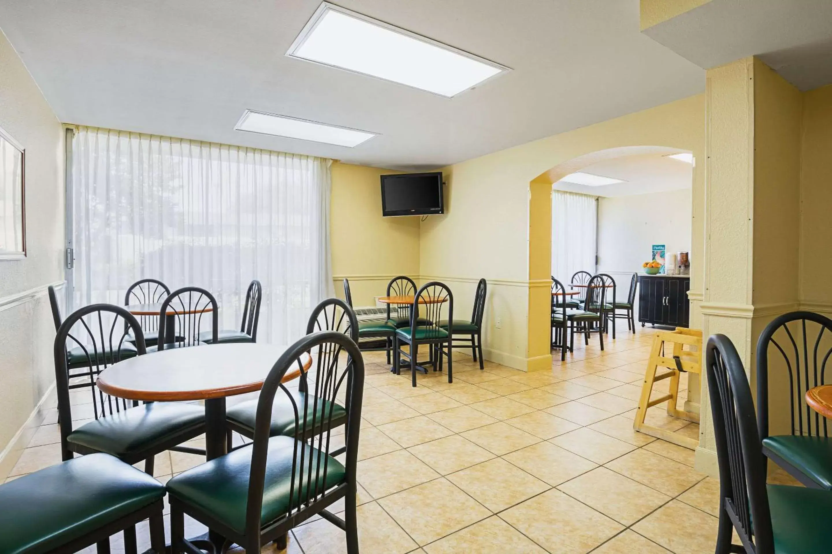 Restaurant/Places to Eat in Quality Inn & Suites NRG Park - Medical Center