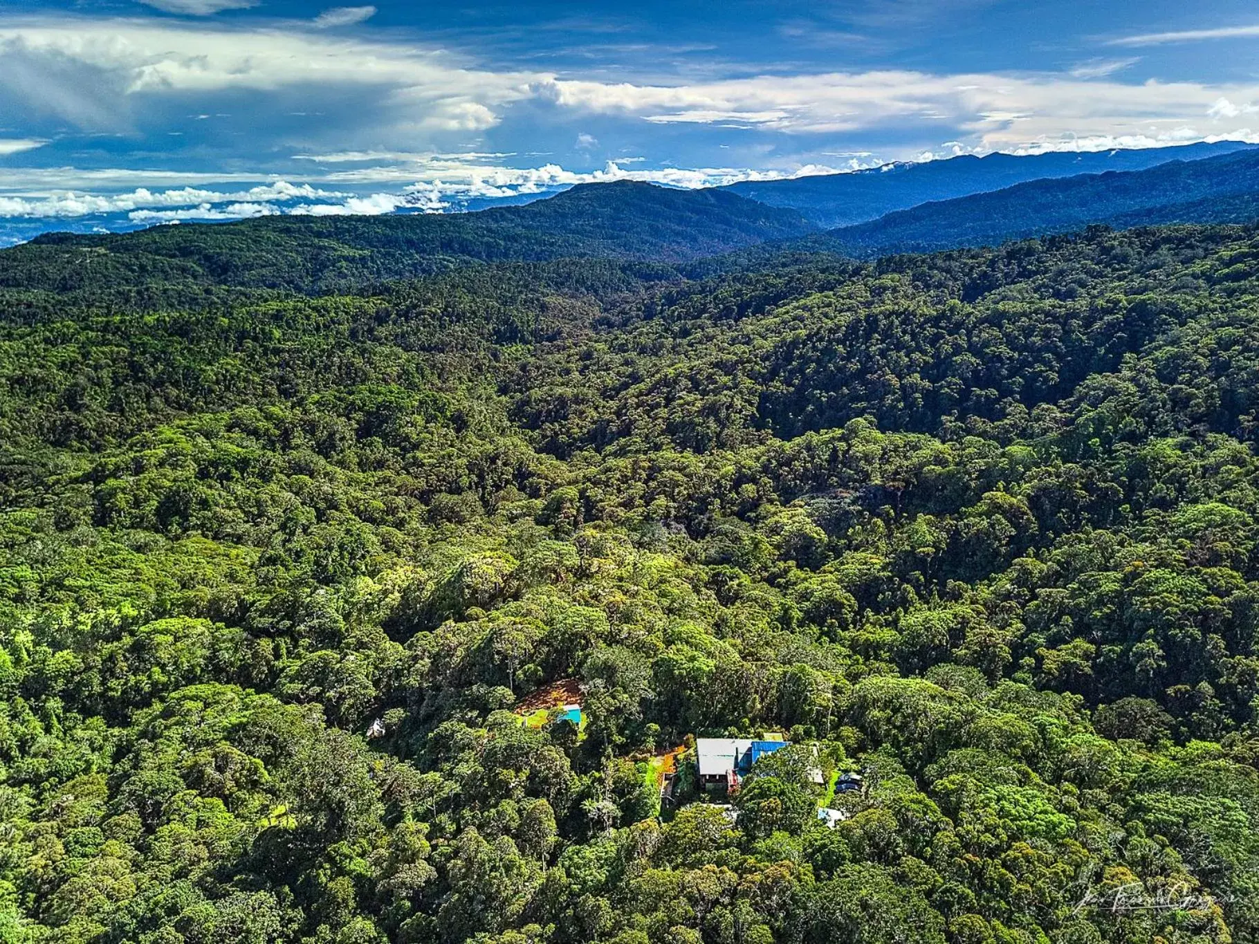 Bird's-eye View in Iyok Ami (Madre Tierra)