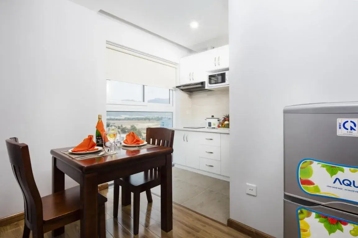 Balcony/Terrace, Dining Area in Maple Leaf Hotel & Apartment