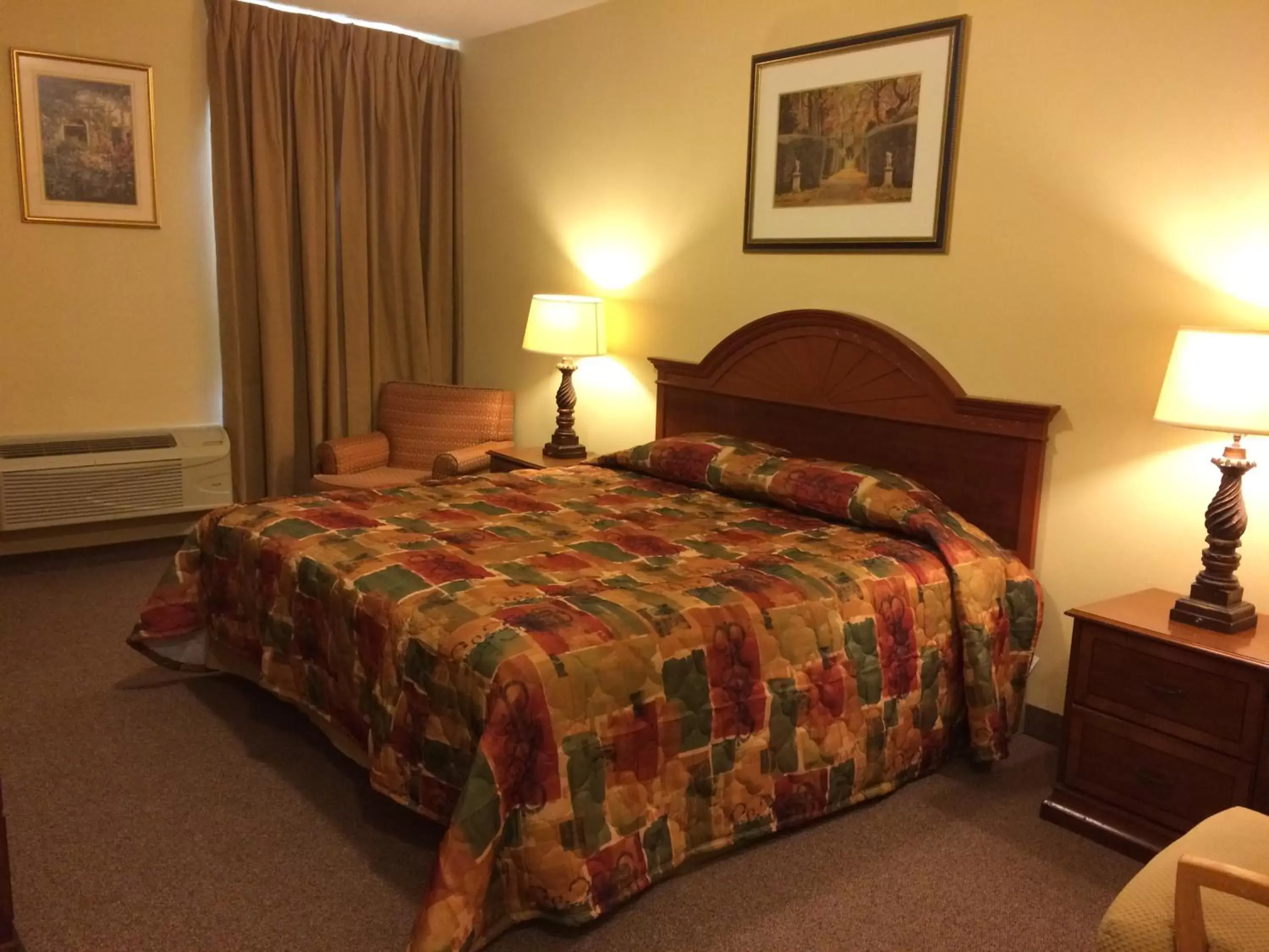 Photo of the whole room, Bed in Country Regency Inn & Suites