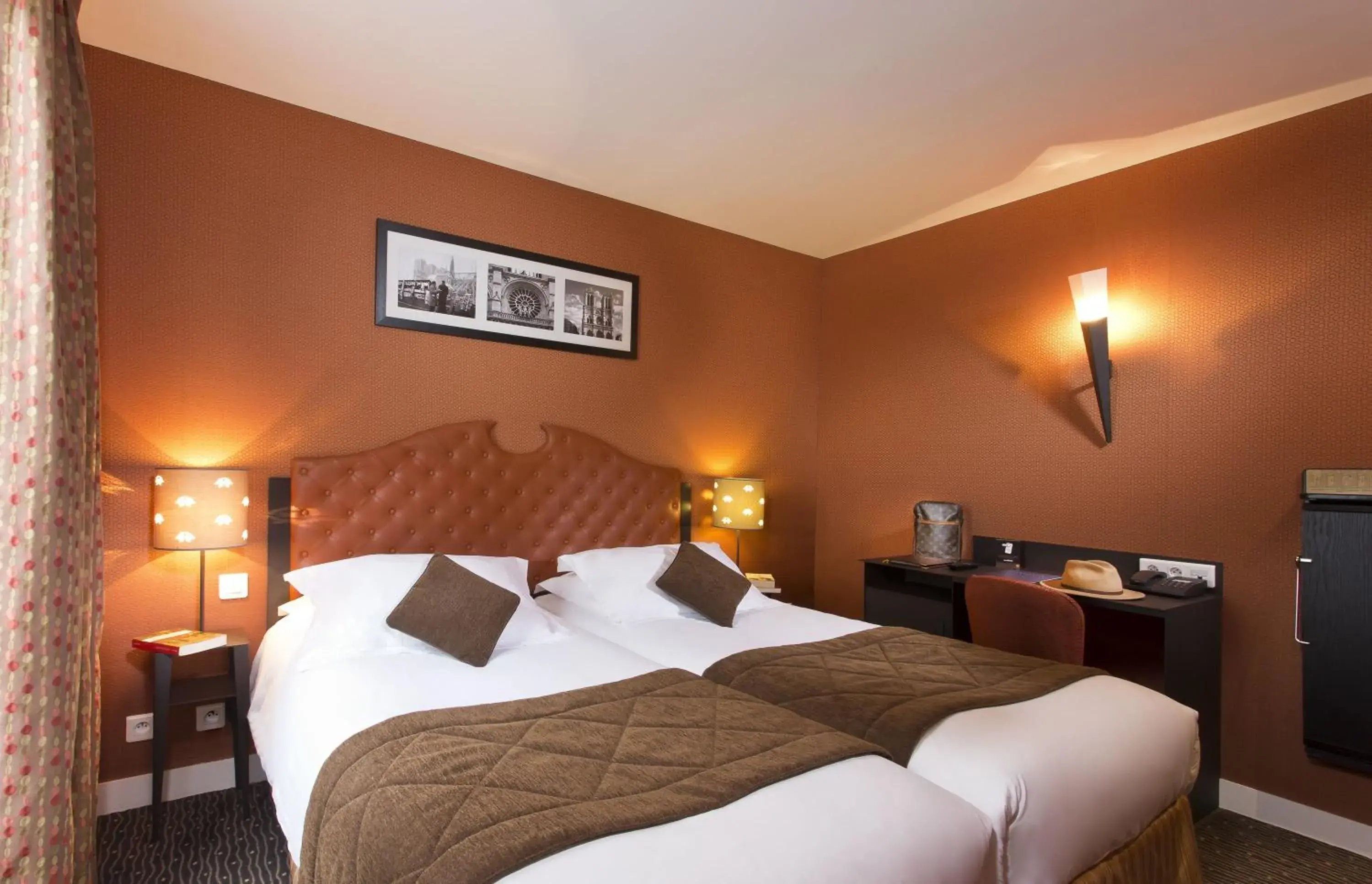 Bed in Hotel Du Prince Eugene