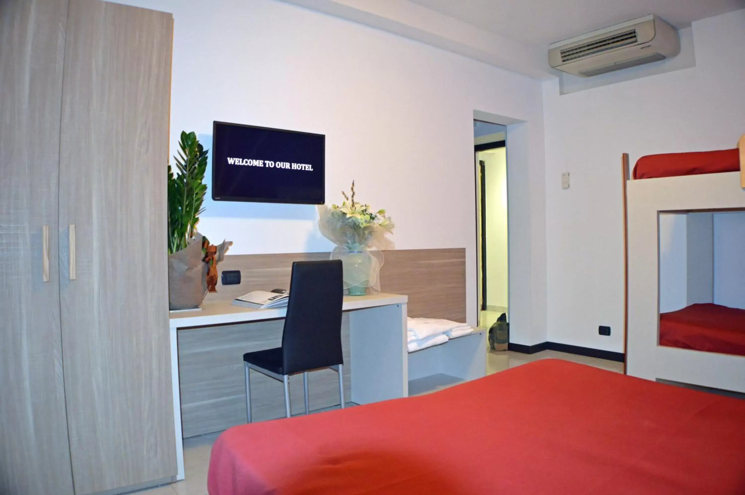 TV and multimedia, TV/Entertainment Center in Sempione Hotel Malpensa