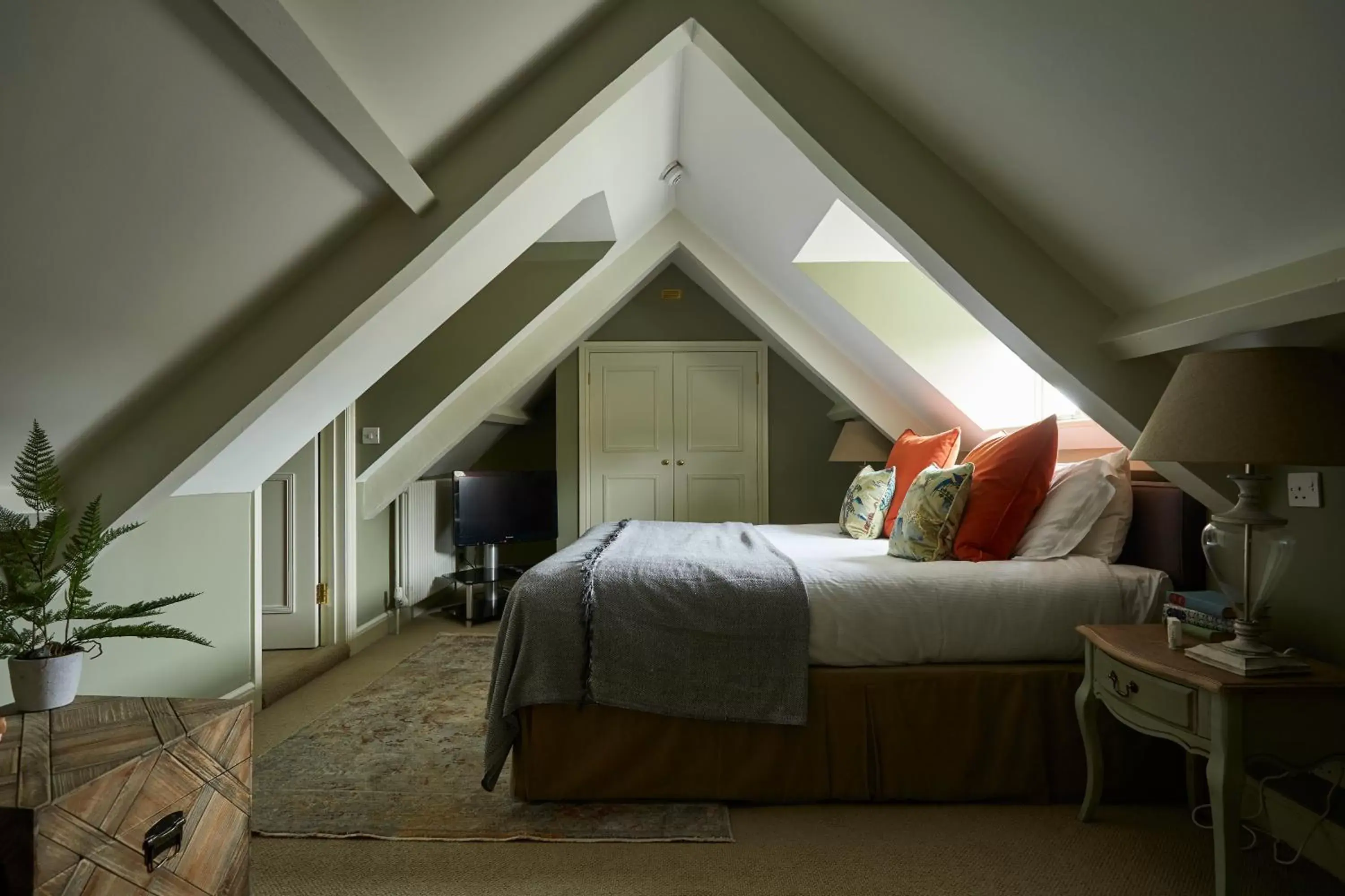 Bedroom, Bed in The Methuen Arms